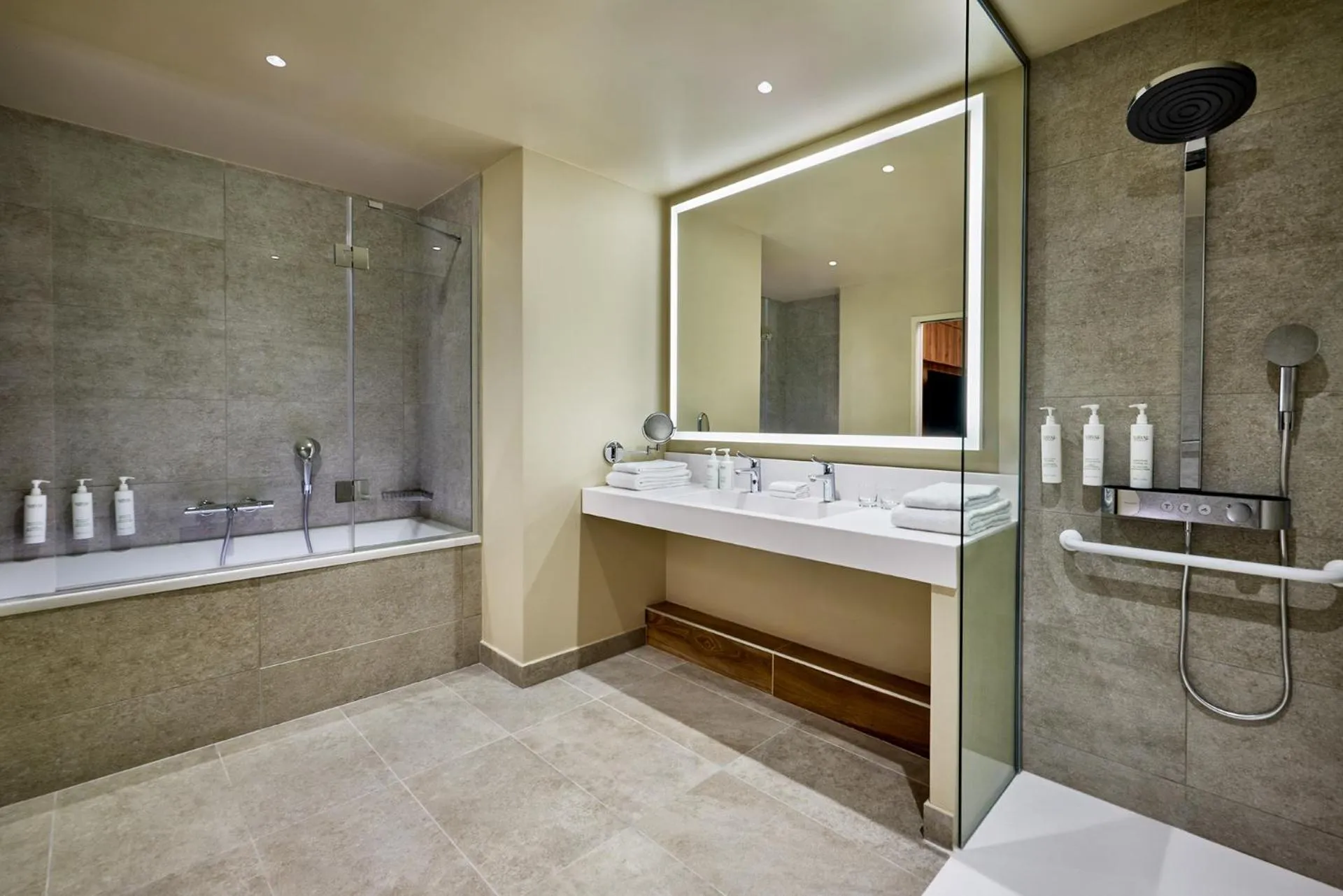 Bathroom in Courtyard by Marriott Lyon Eurexpo Stadium