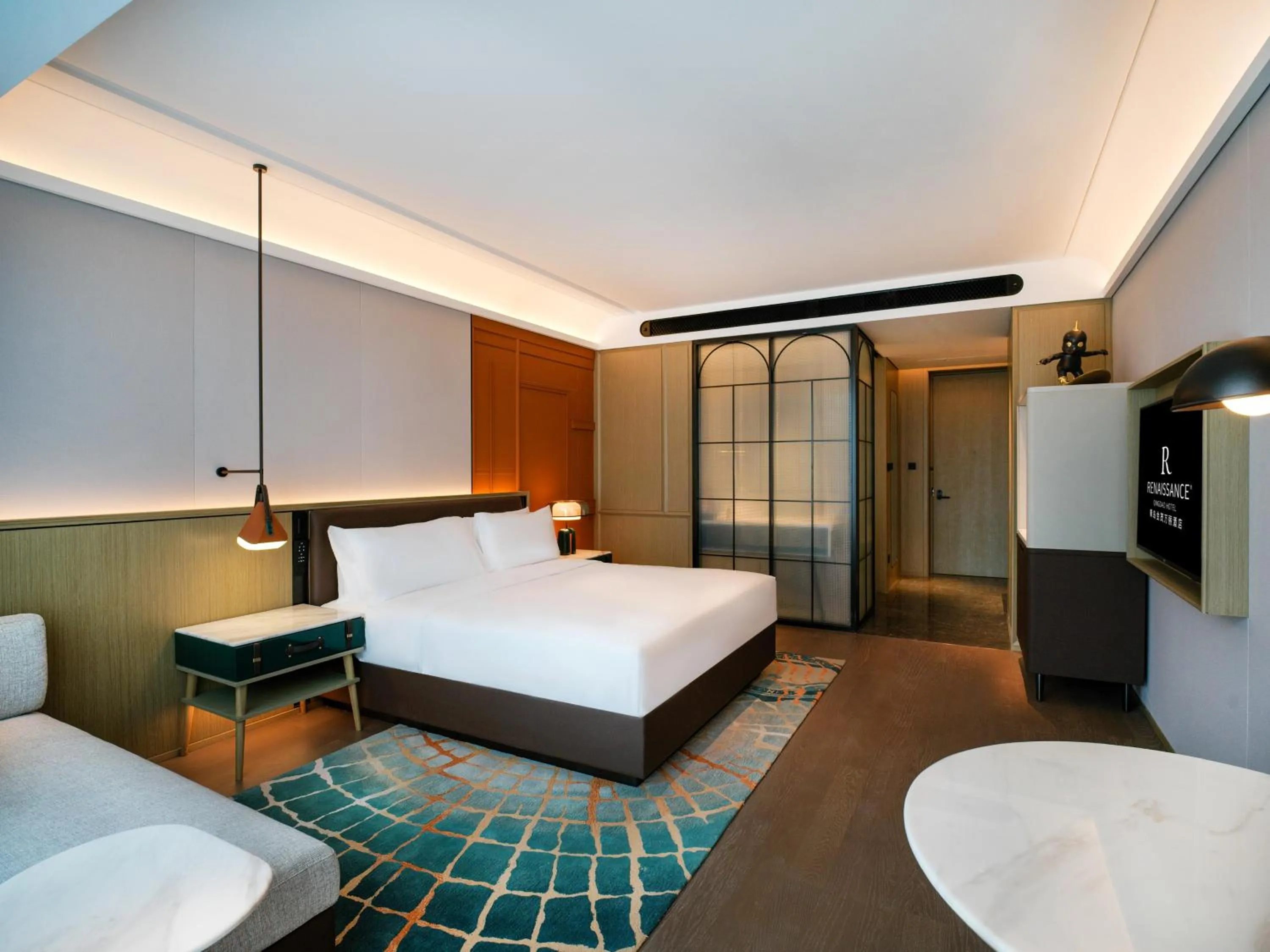 Bedroom, Bed in Renaissance Qingdao Hotel