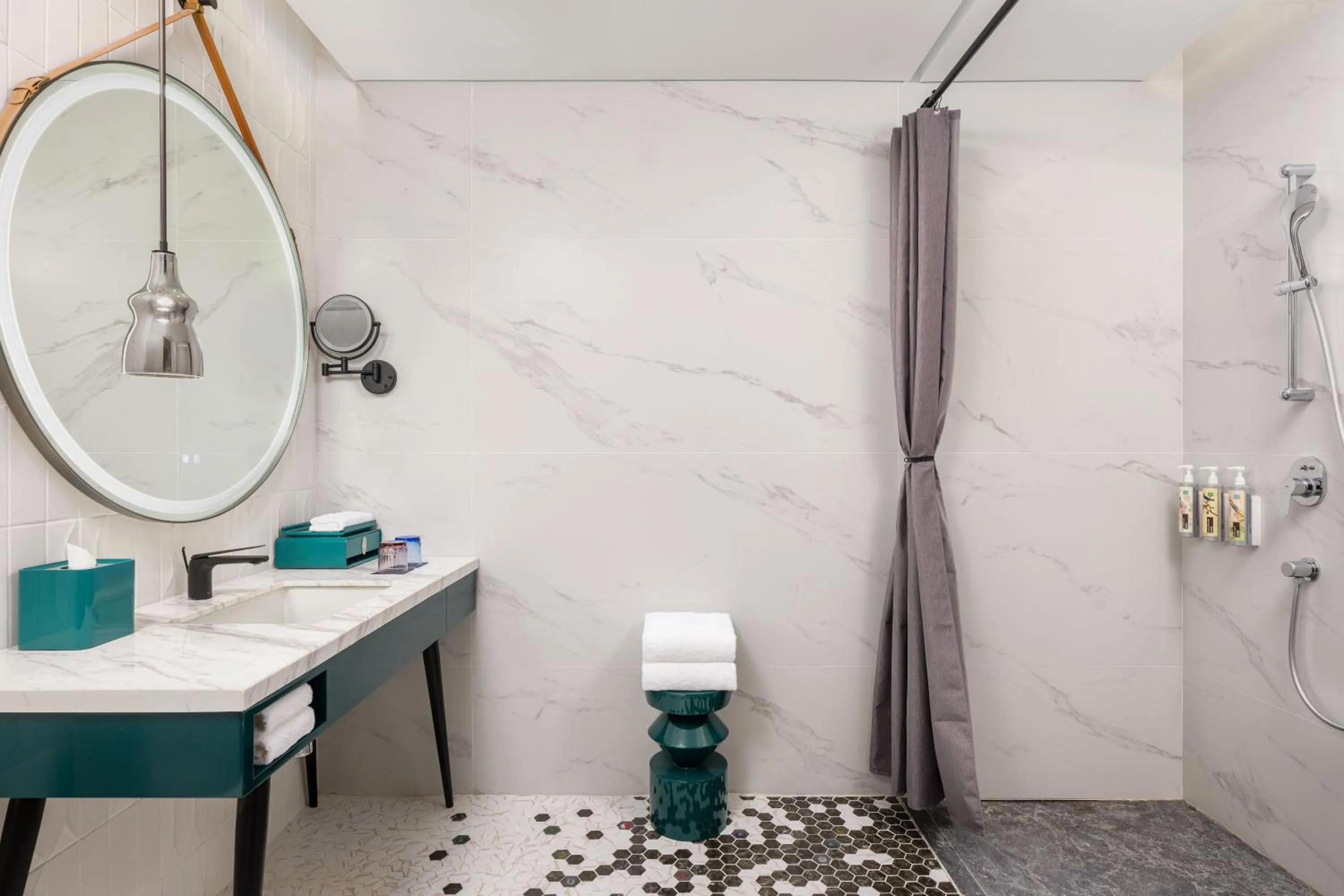 Toilet in Renaissance Qingdao Hotel