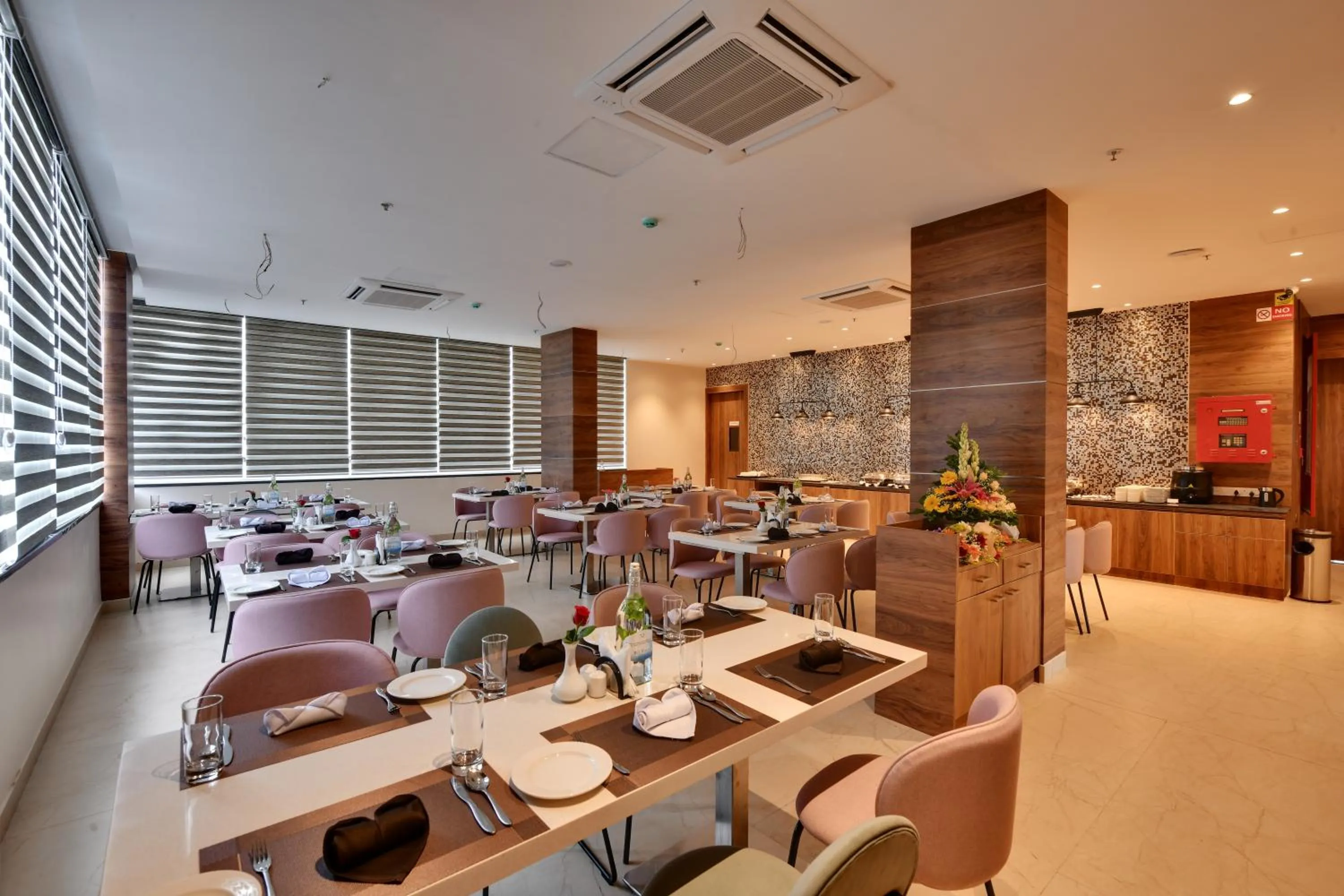 Restaurant/places to eat in Click Hotel Vista-Kempegowda Airport