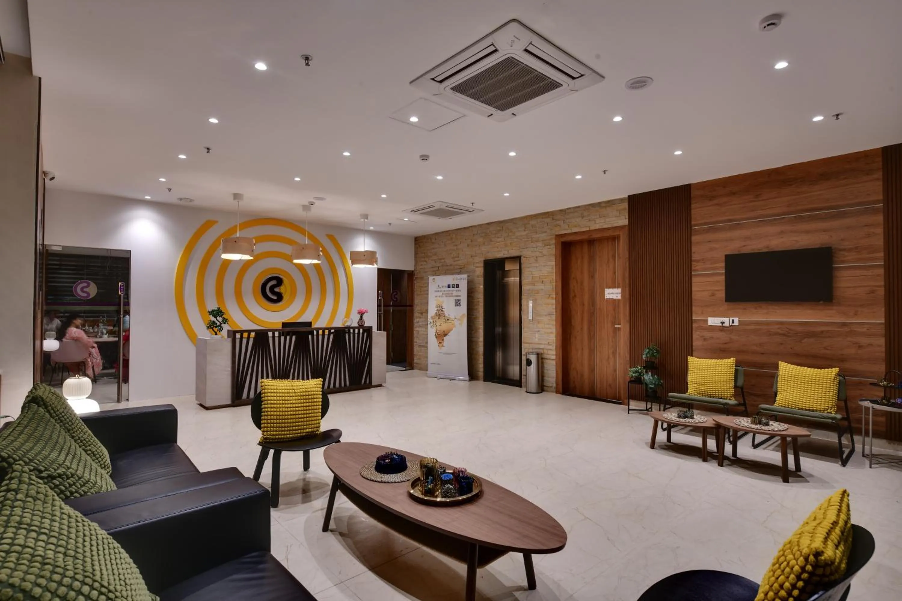 Communal lounge/ TV room in Click Hotel Vista-Kempegowda Airport