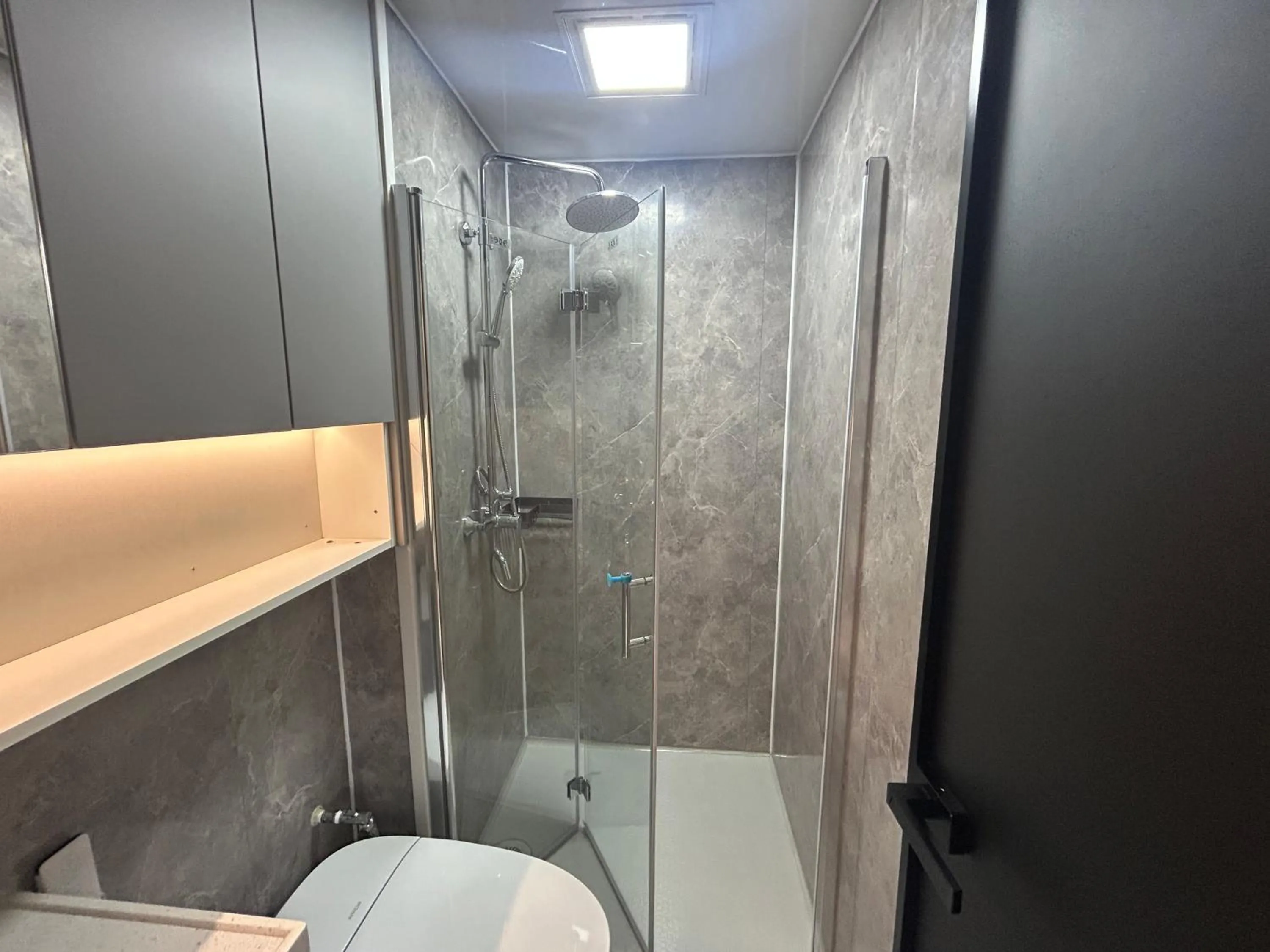 Shower in Space House Hotel Phuket