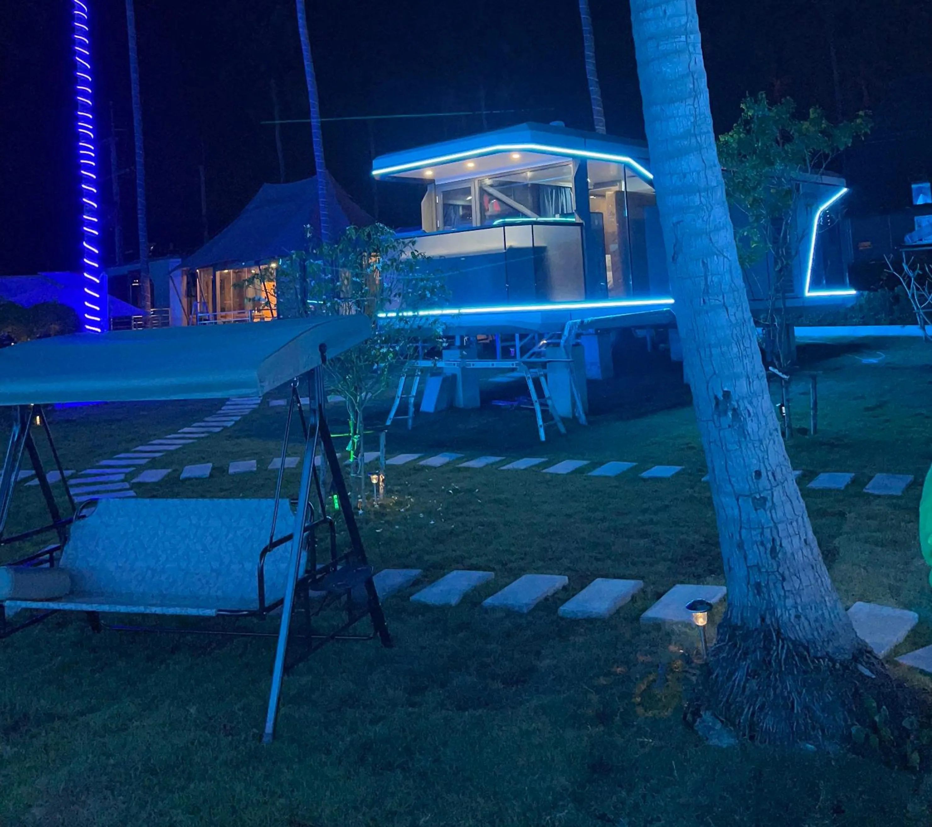 Night in Space House Hotel Phuket