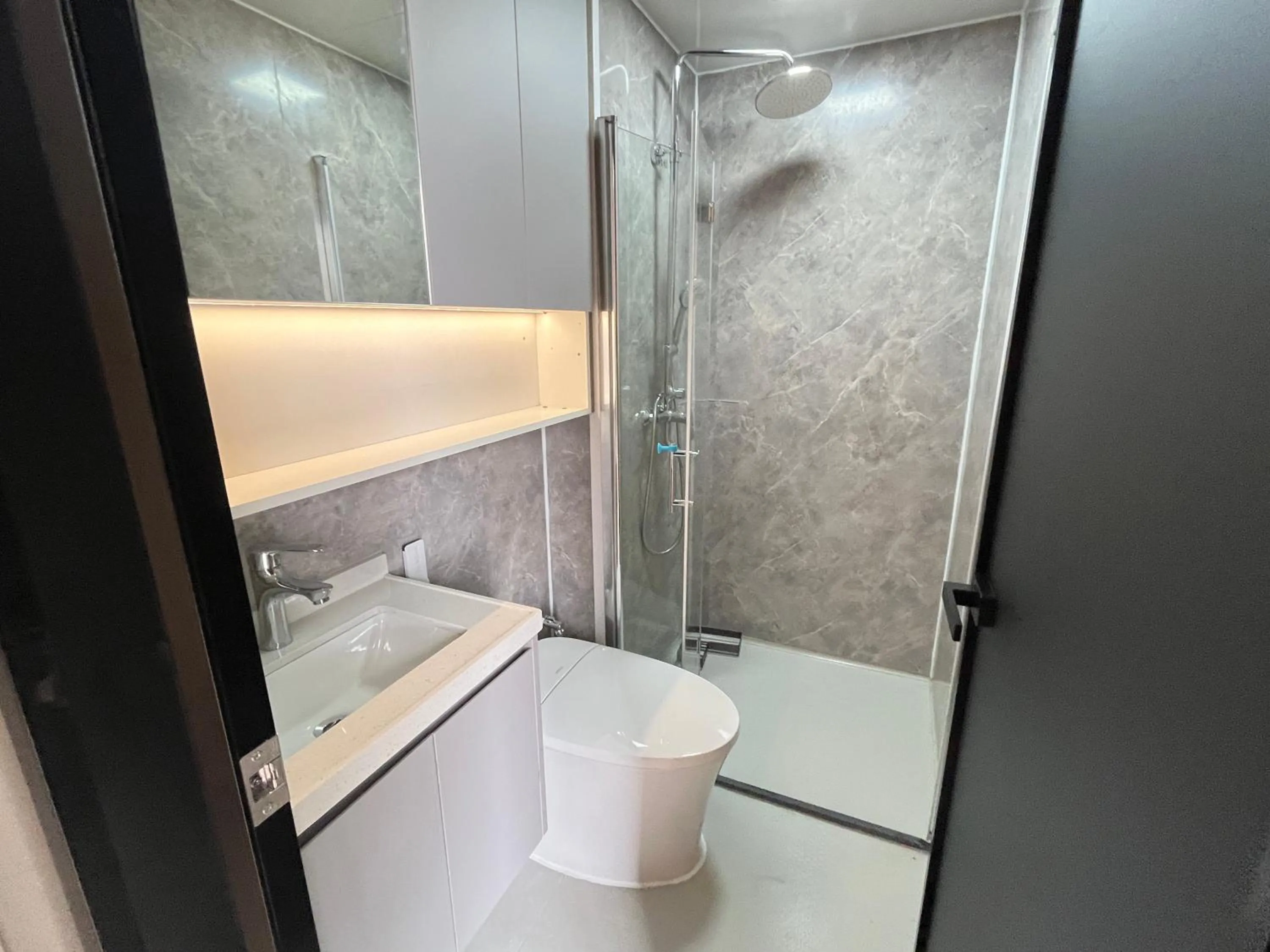 Shower in Space House Hotel Phuket