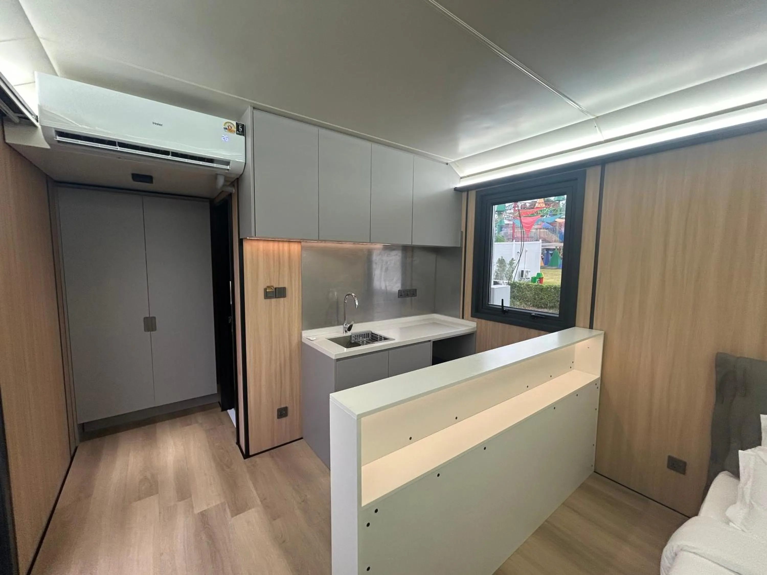 Kitchen or kitchenette in Space House Hotel Phuket