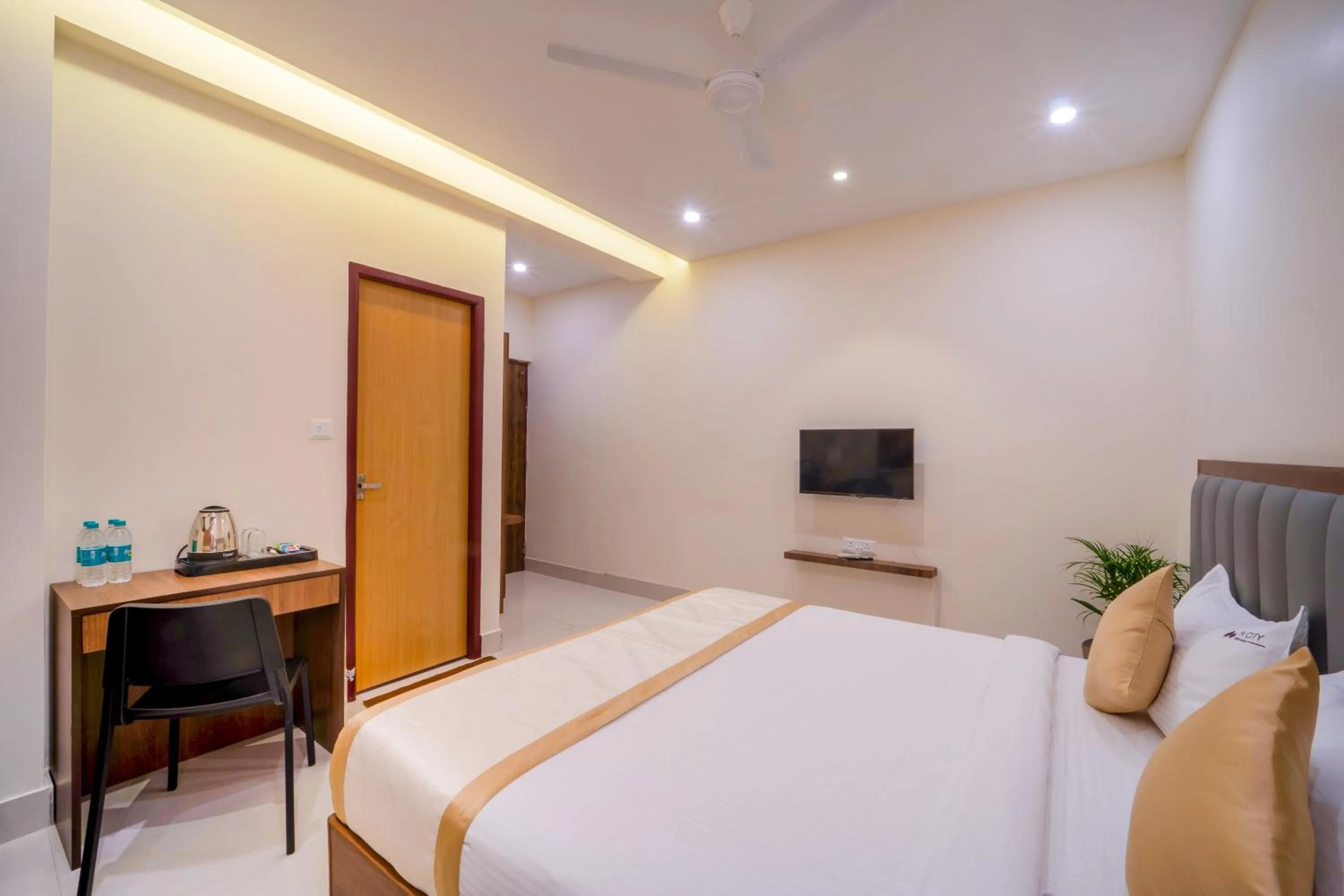 Bedroom, Bed in Mcity Elite Suites