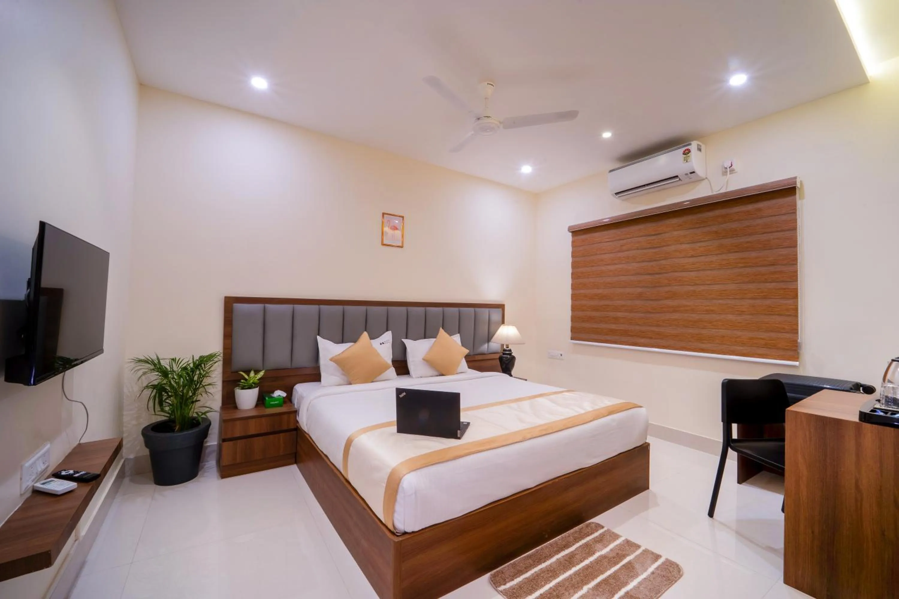 Bedroom, Bed in Mcity Elite Suites