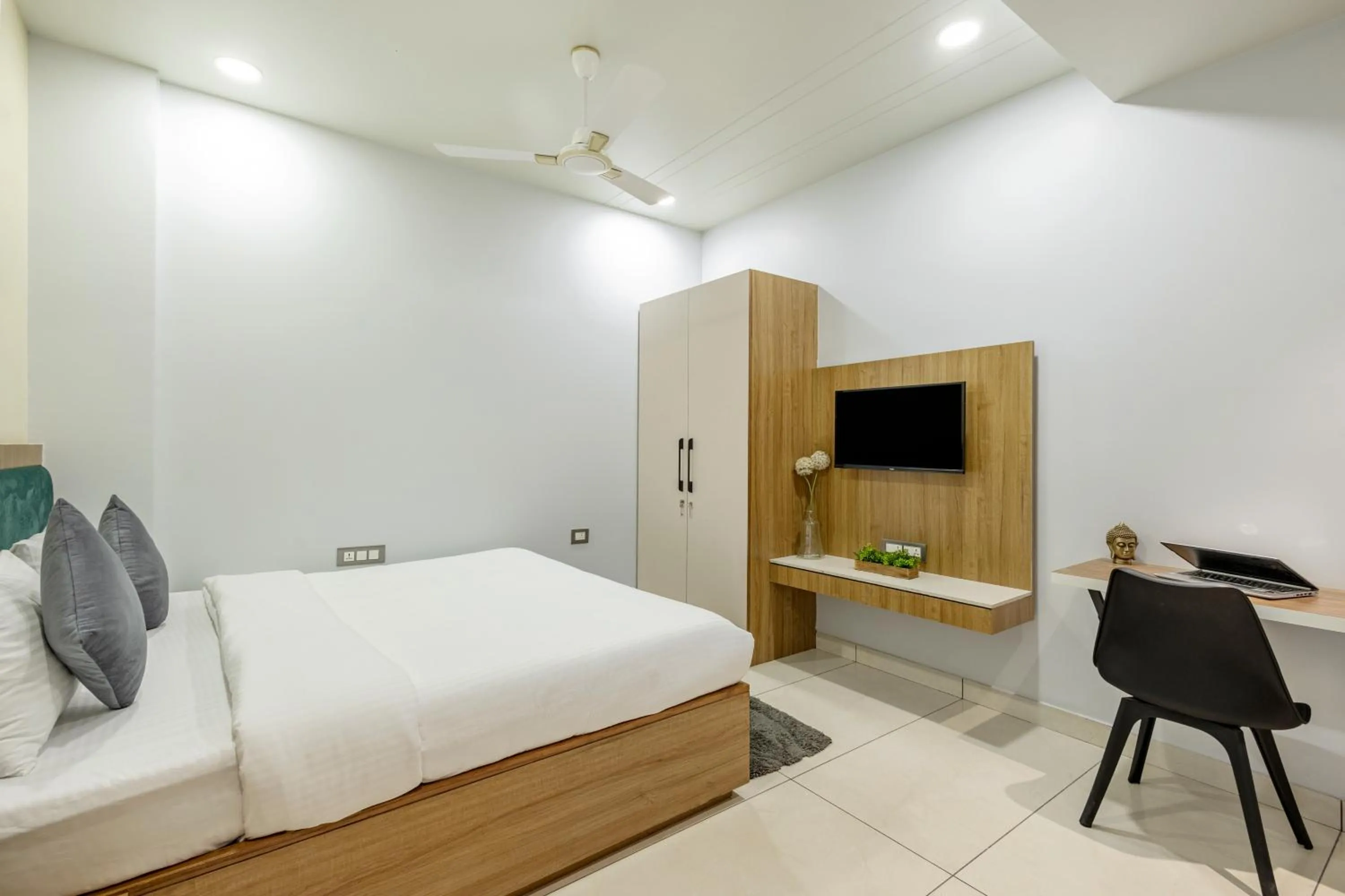 Bed in Wandr Hotel Medicity Gurugram, Near Medanta Hospital