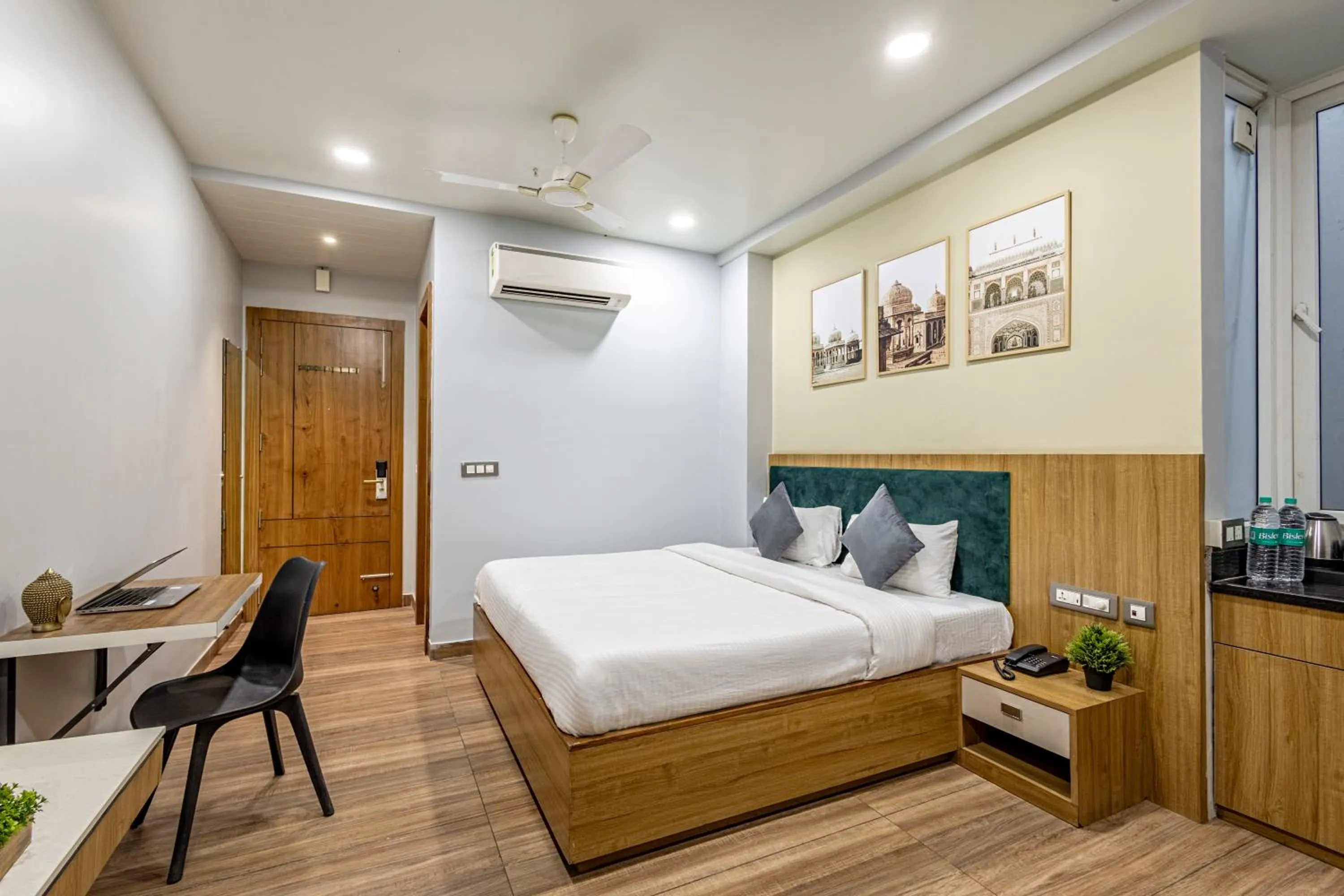 Bed in Wandr Hotel Medicity Gurugram, Near Medanta Hospital