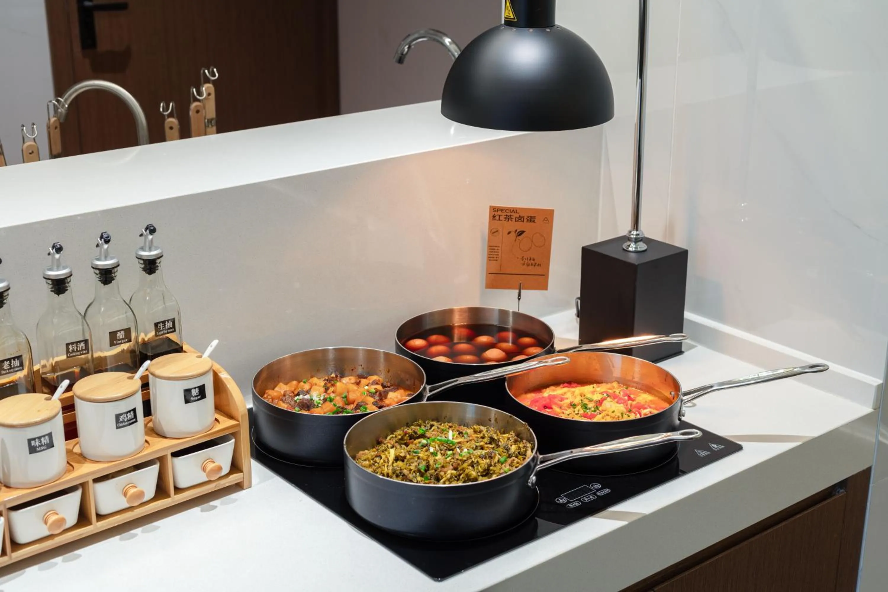 Restaurant/places to eat in Atour Hotel Hangzhou Xiaoshan Kaiyuan Plaza