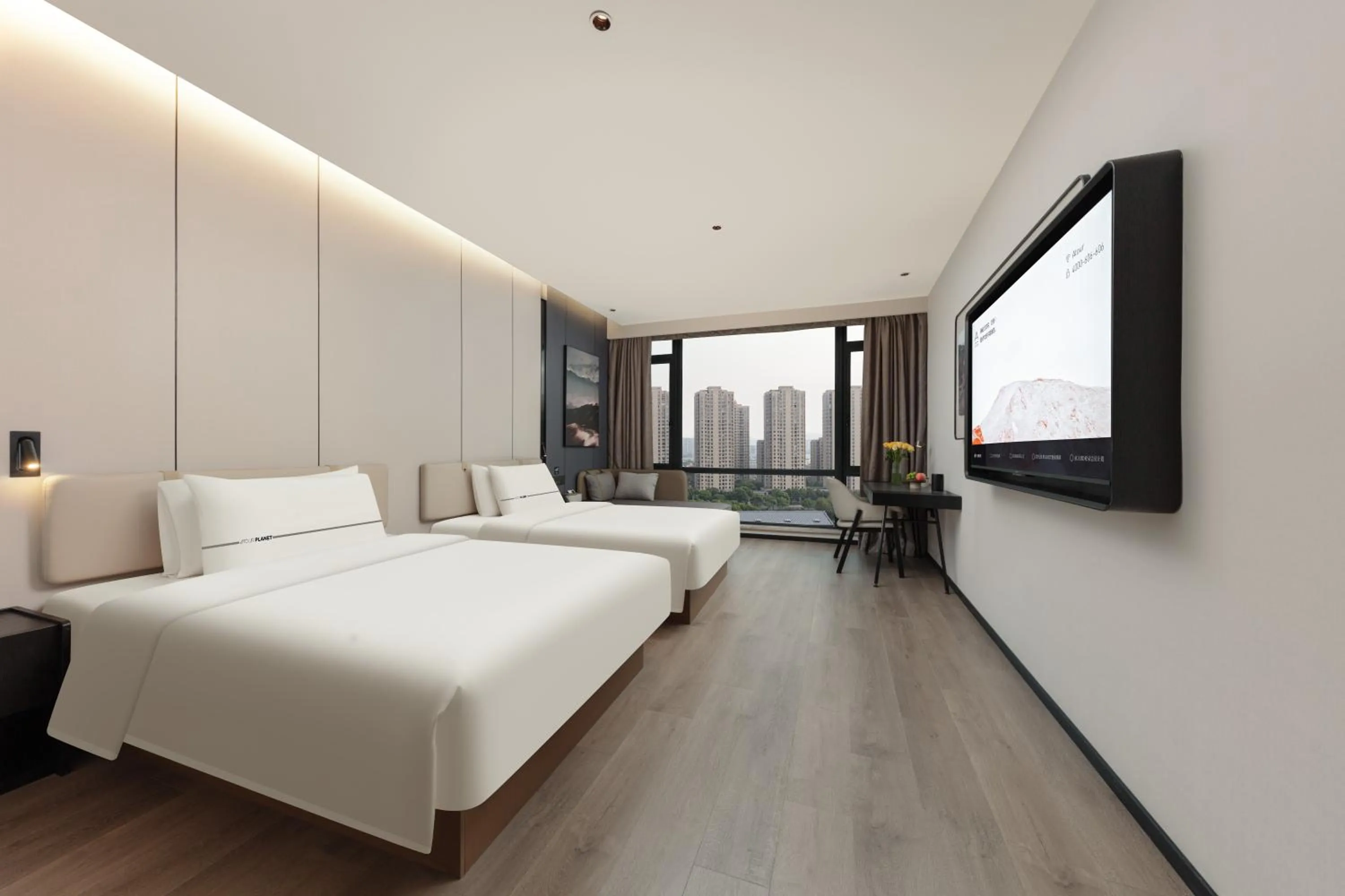 Photo of the whole room, Bed in Atour Hotel Hangzhou Xiaoshan Kaiyuan Plaza