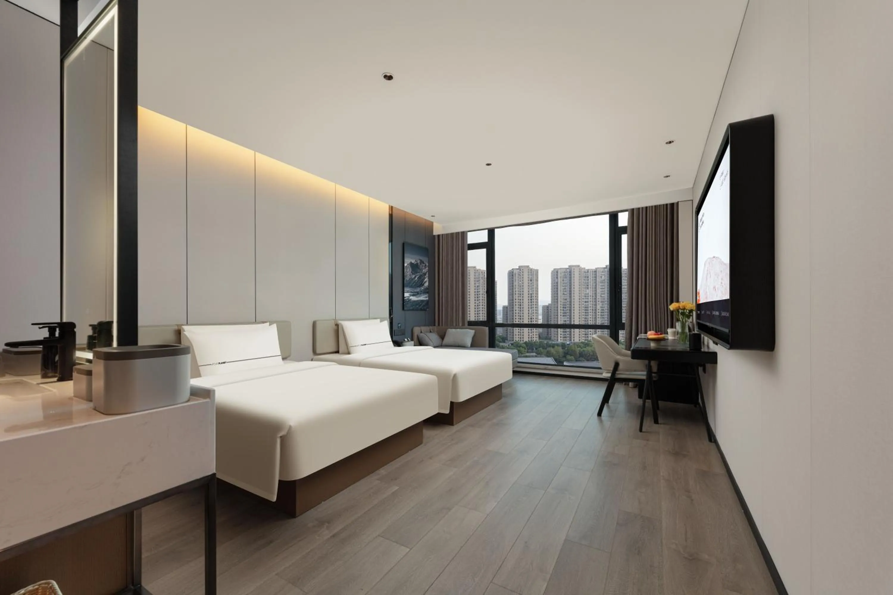 Photo of the whole room, Bed in Atour Hotel Hangzhou Xiaoshan Kaiyuan Plaza