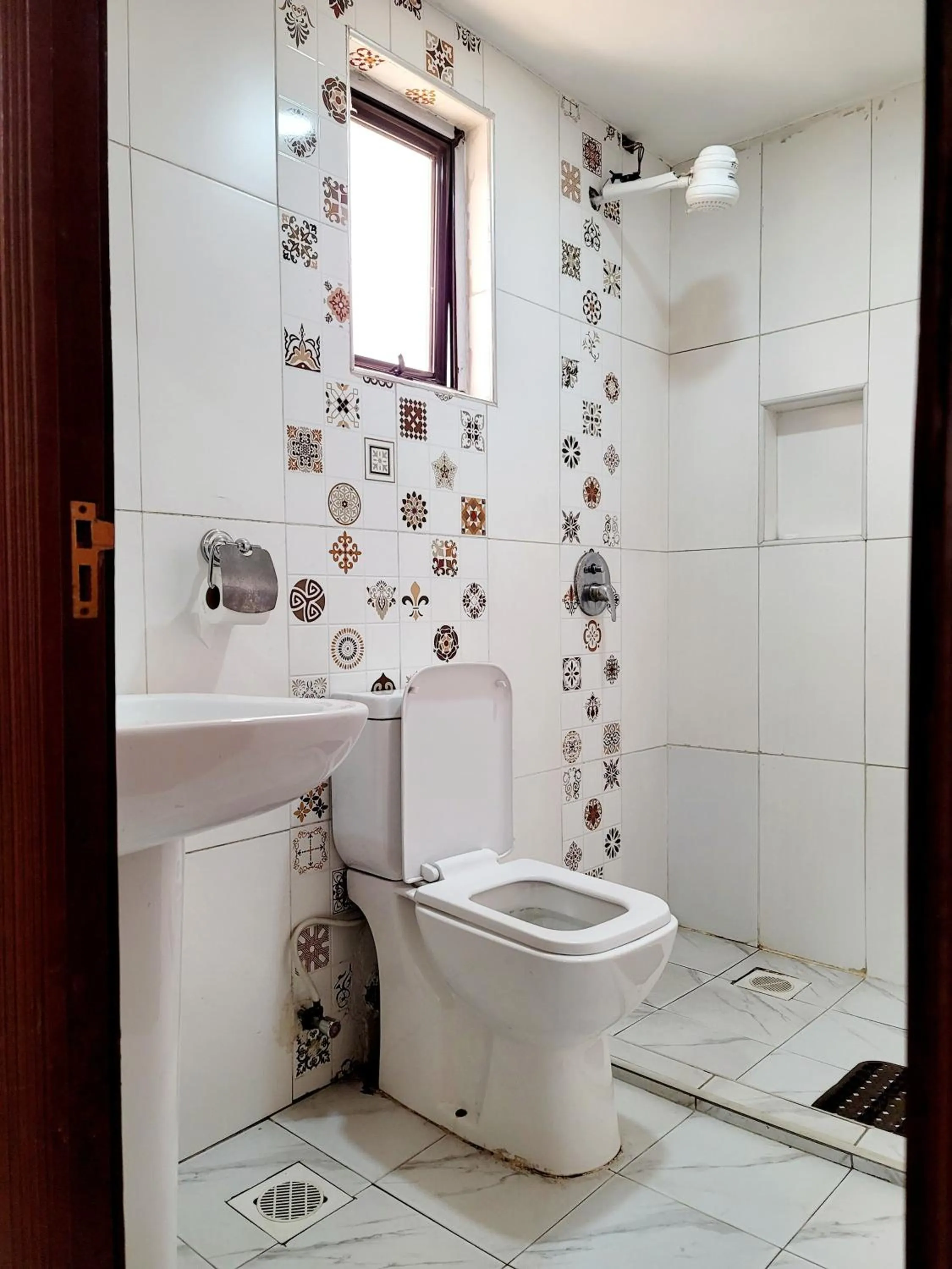 Shower in Nairobi Glory Palace Hotel