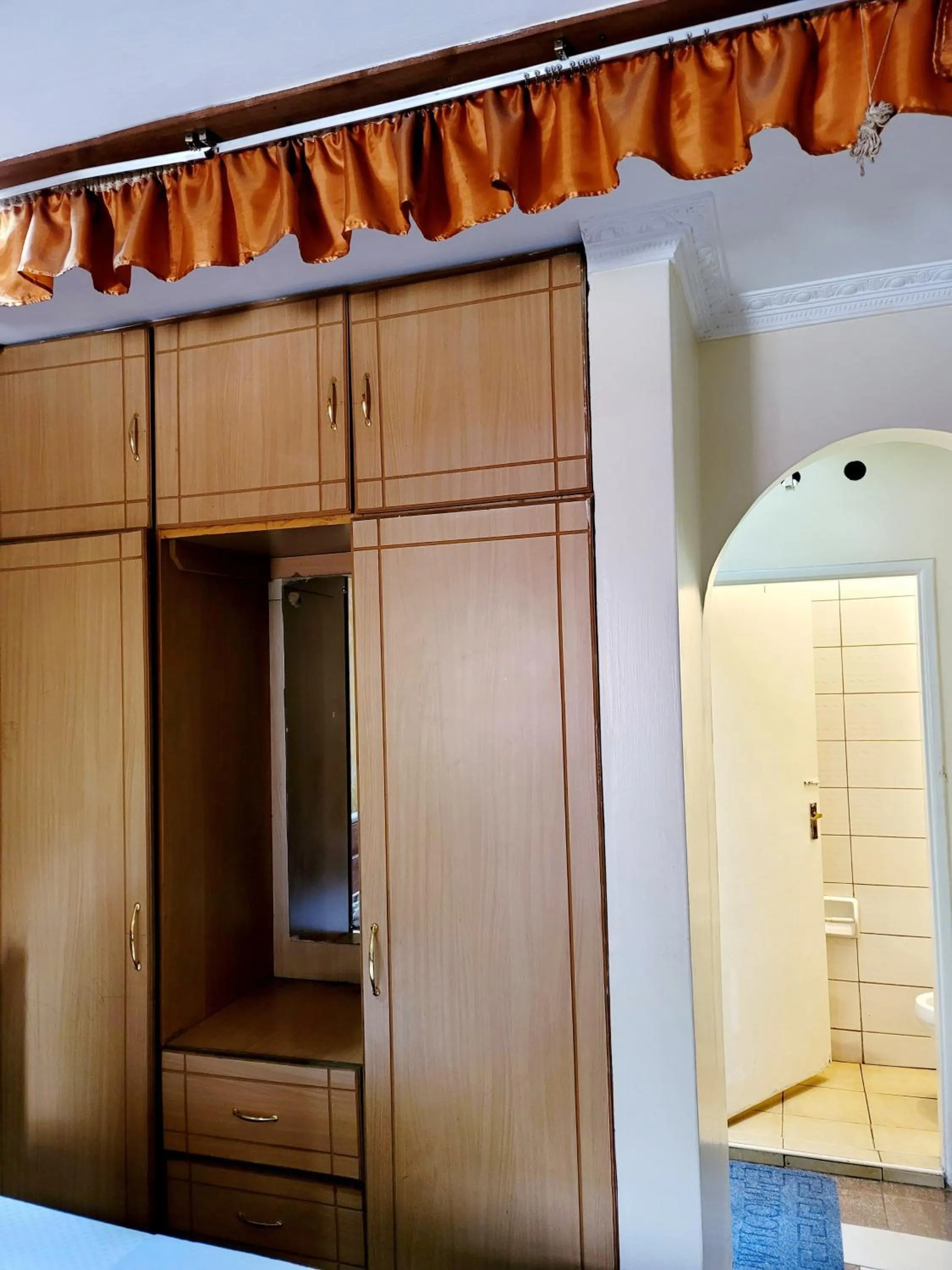 wardrobe in Nairobi Glory Palace Hotel