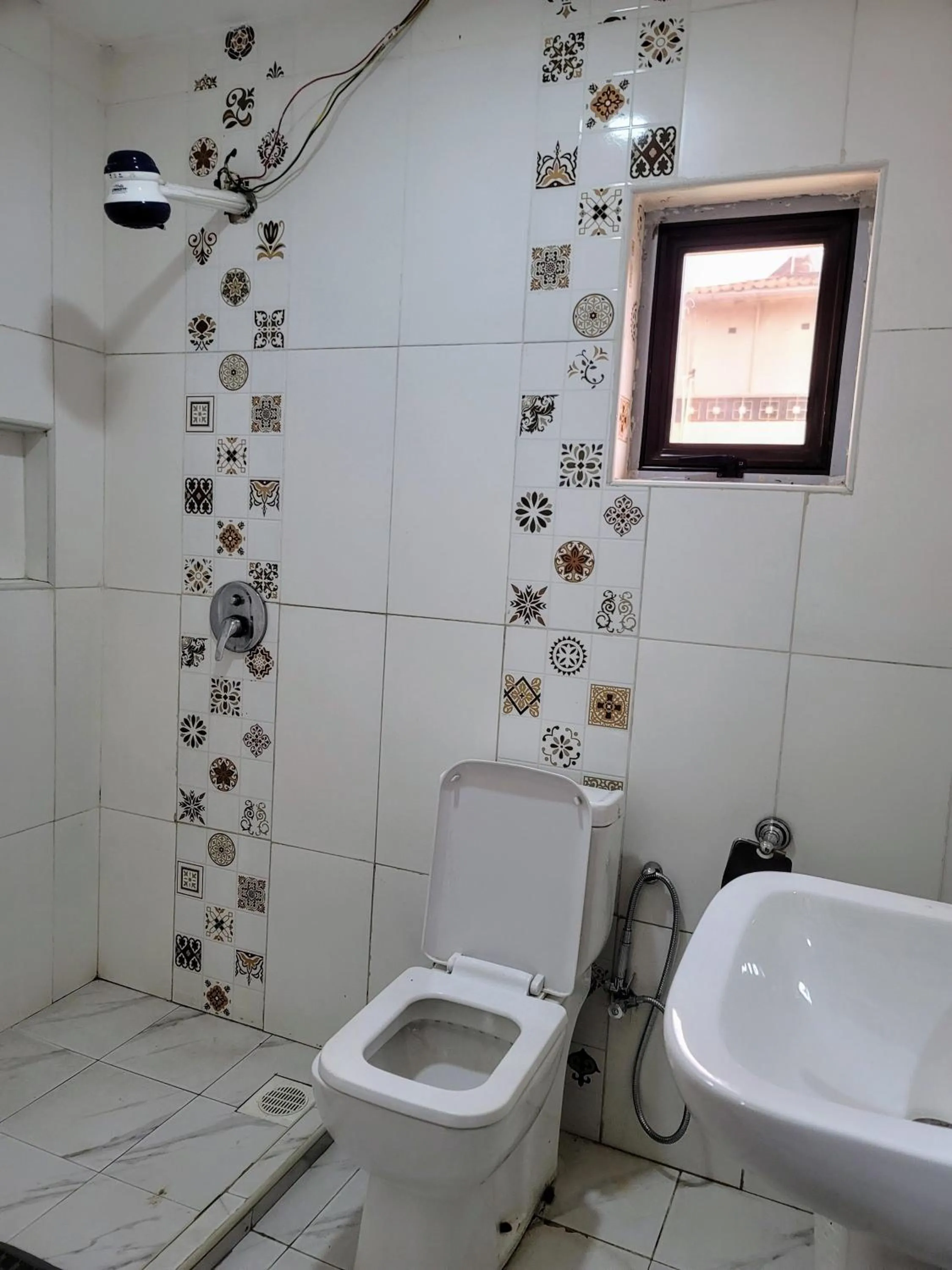 Shower in Nairobi Glory Palace Hotel