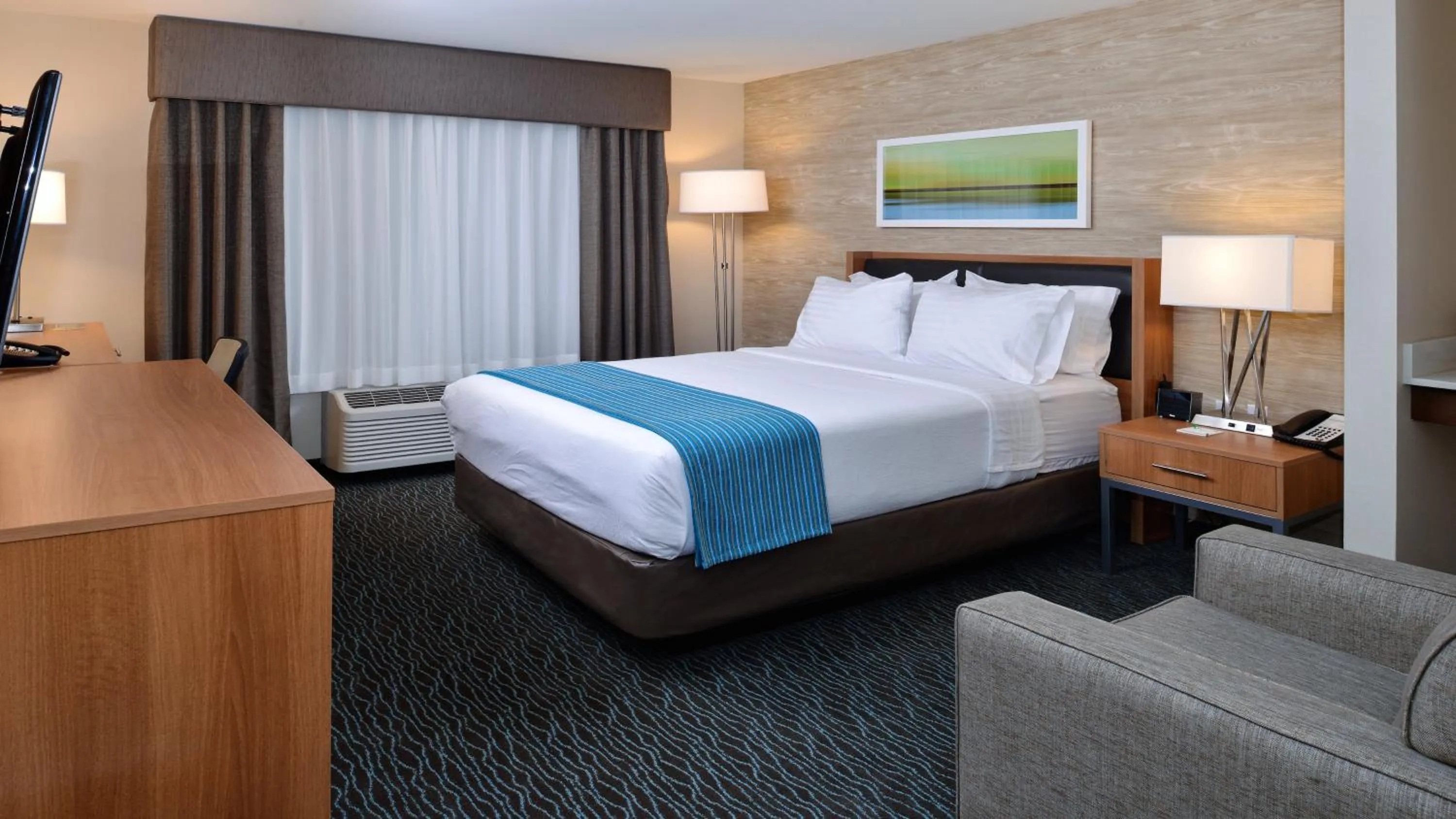 Photo of the whole room, Bed in Holiday Inn Hotel & Suites Edmonton Airport Conference Centre by IHG