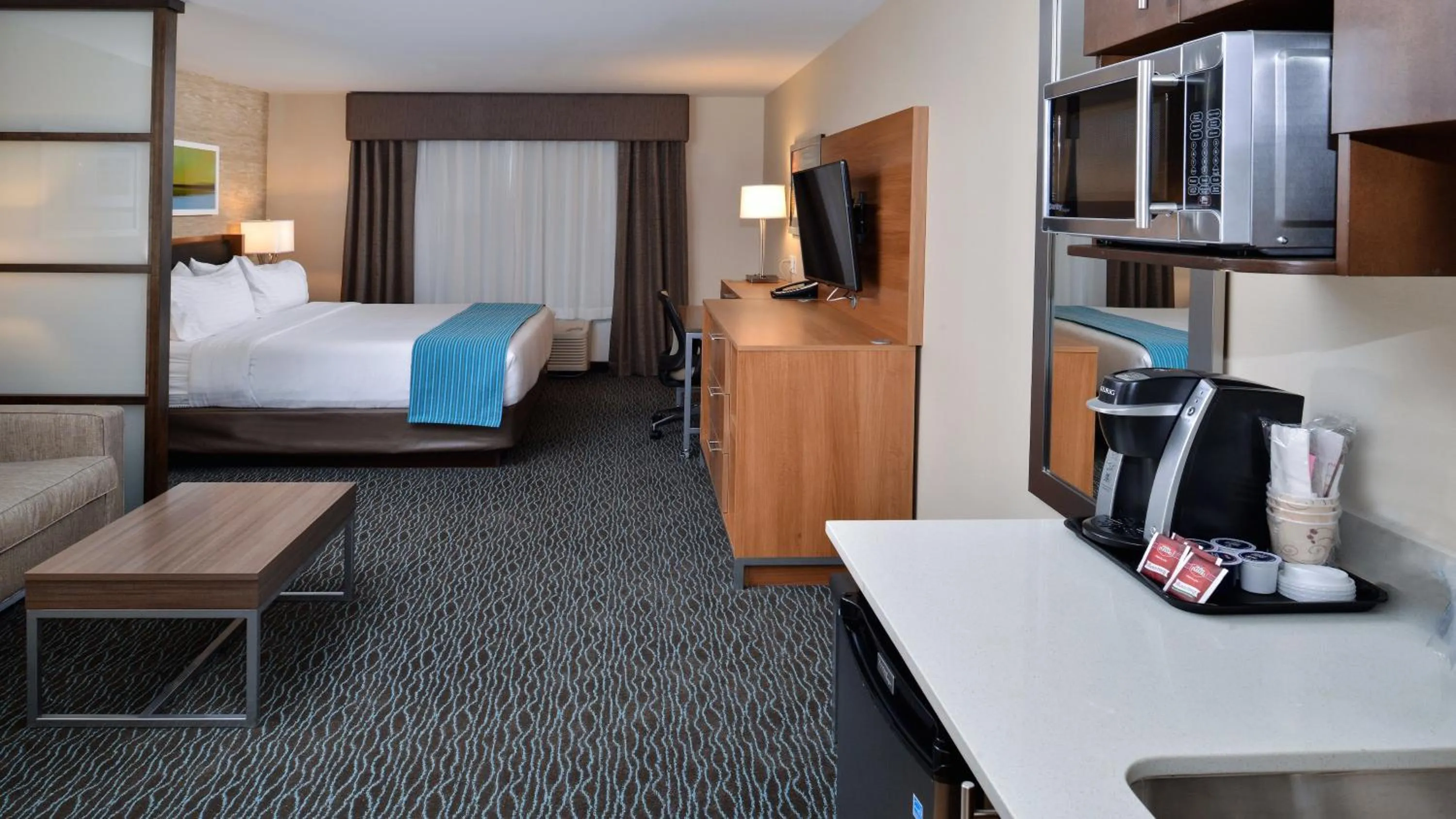 Photo of the whole room, Bed in Holiday Inn Hotel & Suites Edmonton Airport Conference Centre by IHG