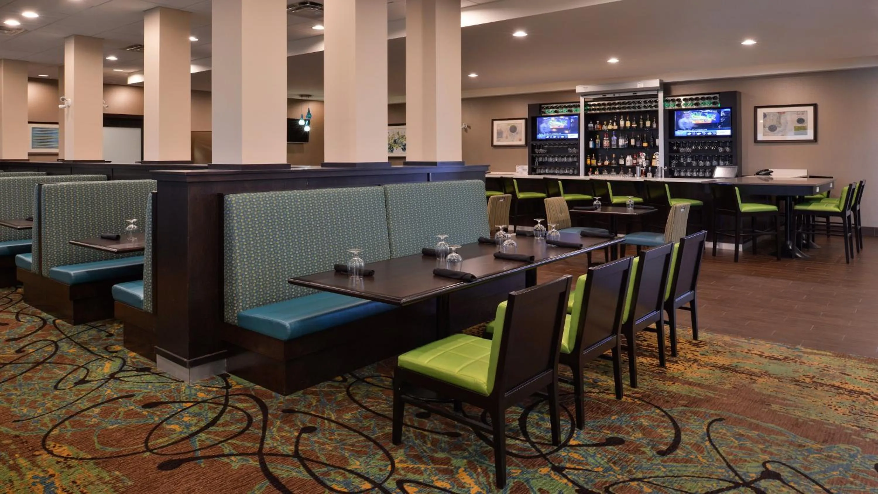 Restaurant/places to eat in Holiday Inn Hotel & Suites Edmonton Airport Conference Centre by IHG