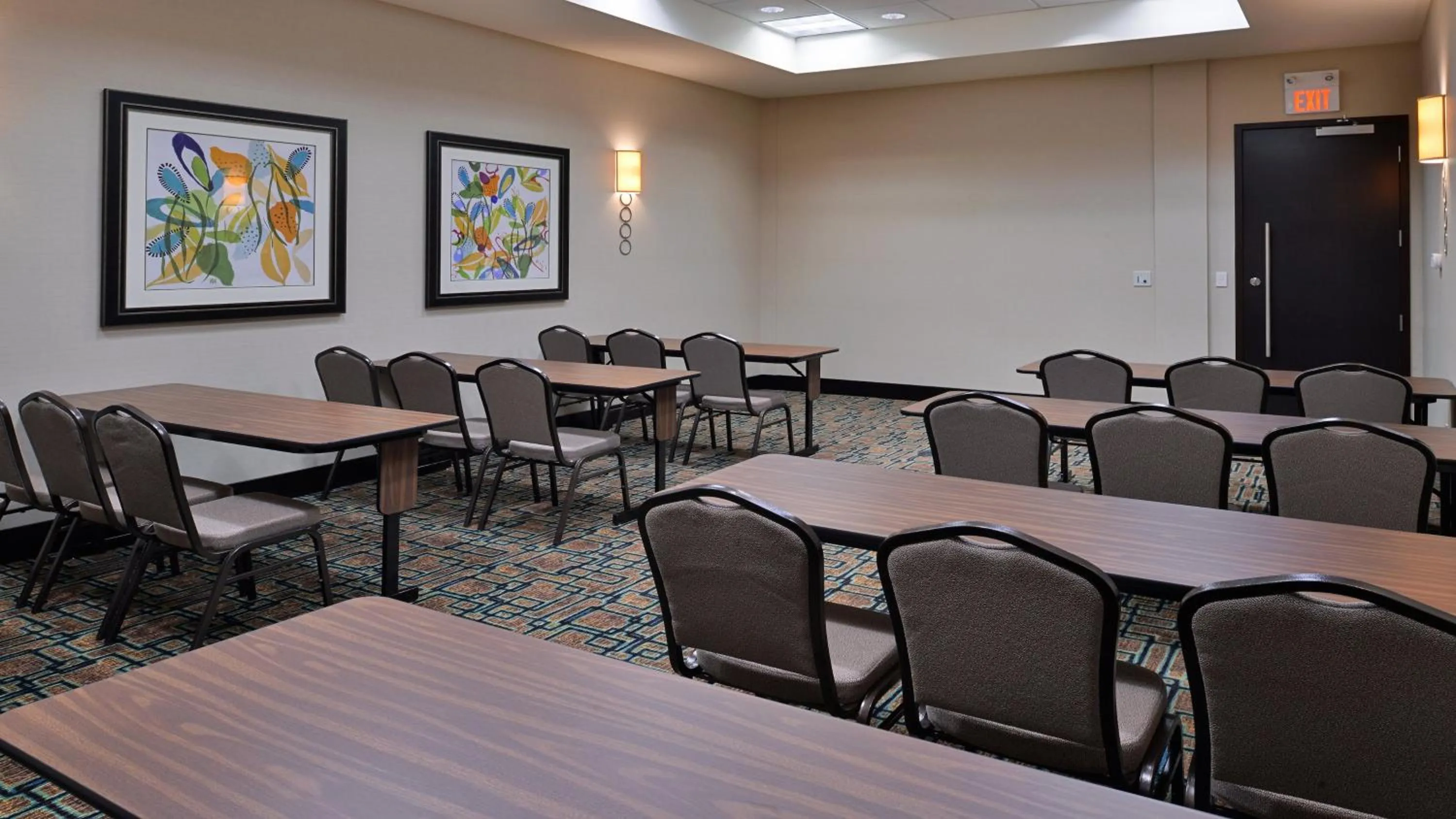 Meeting/conference room in Holiday Inn Hotel & Suites Edmonton Airport Conference Centre by IHG