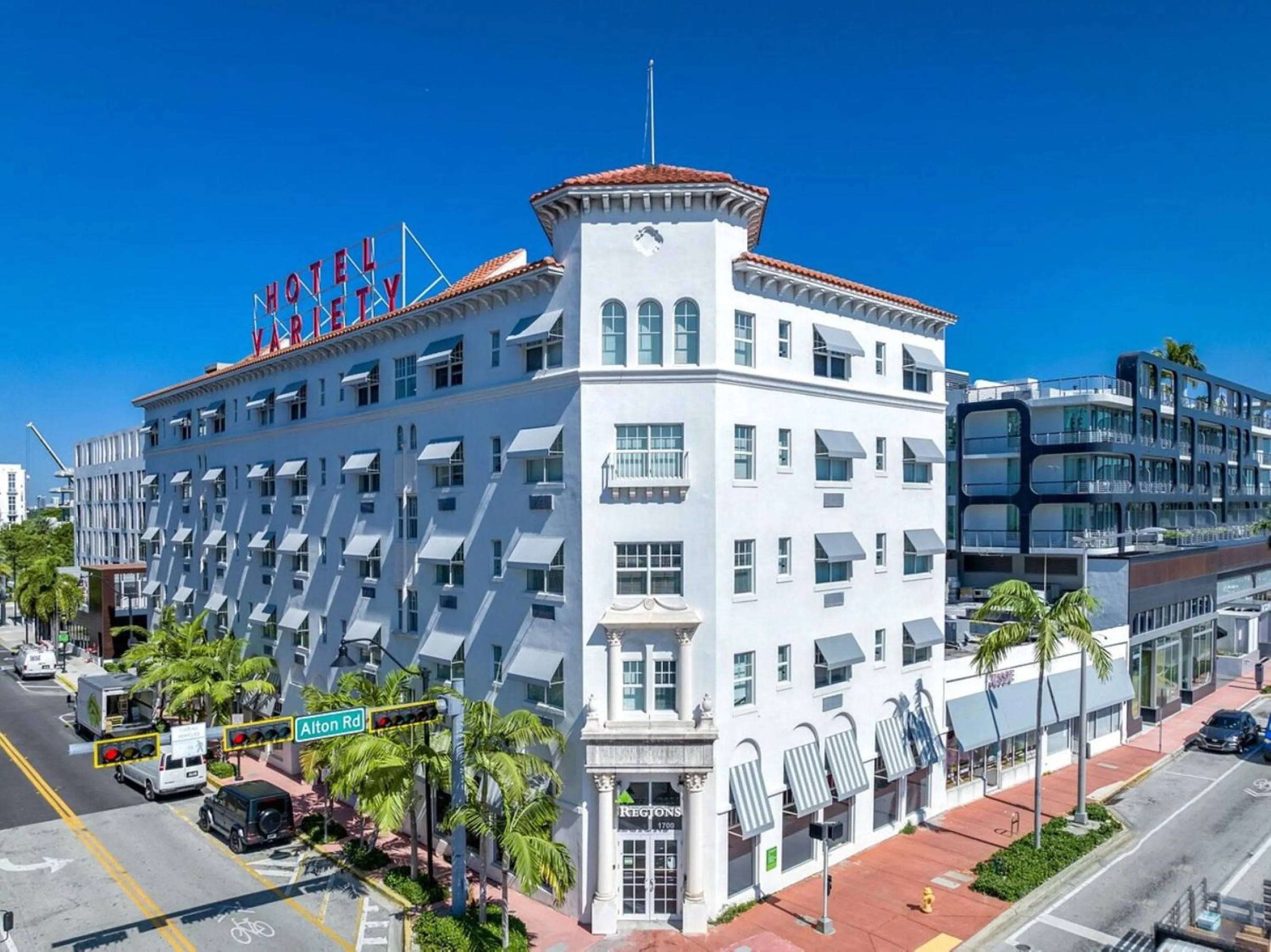 Property building in Global Luxury Suites at The Apex Miami