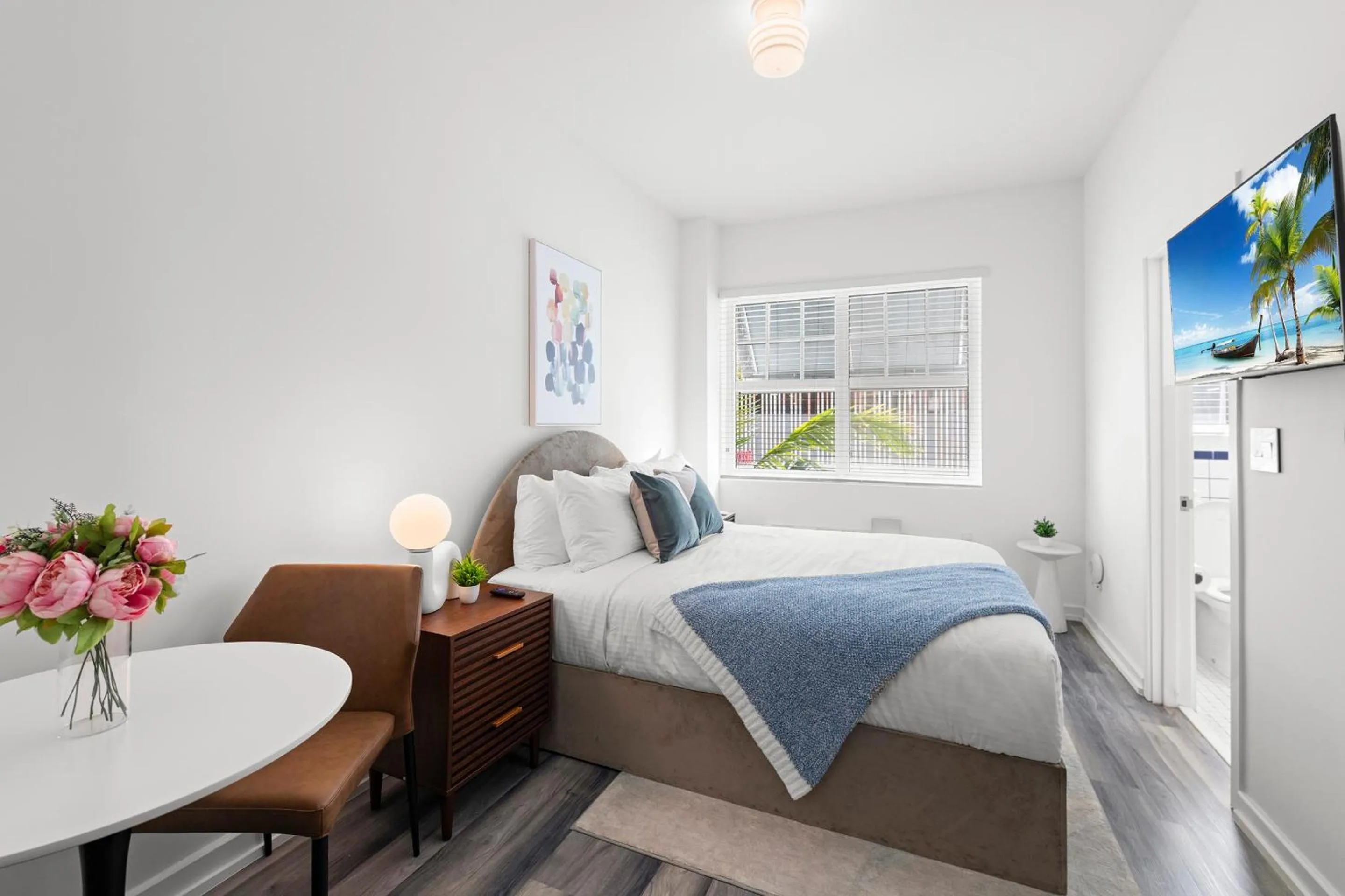 Bed in Global Luxury Suites at The Apex Miami