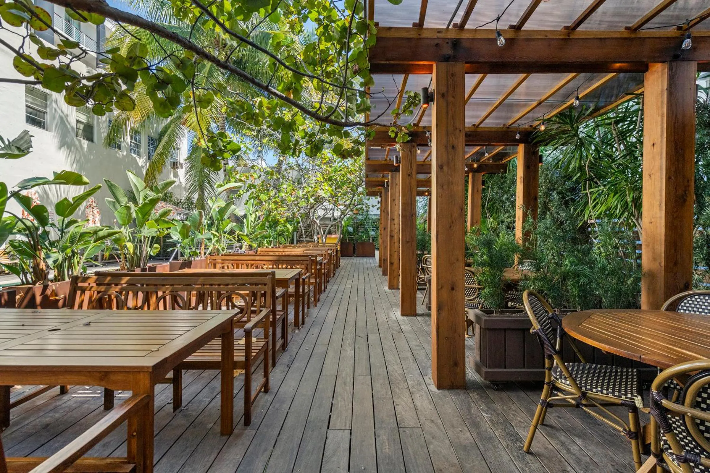 Restaurant/places to eat in Global Luxury Suites at The Apex Miami