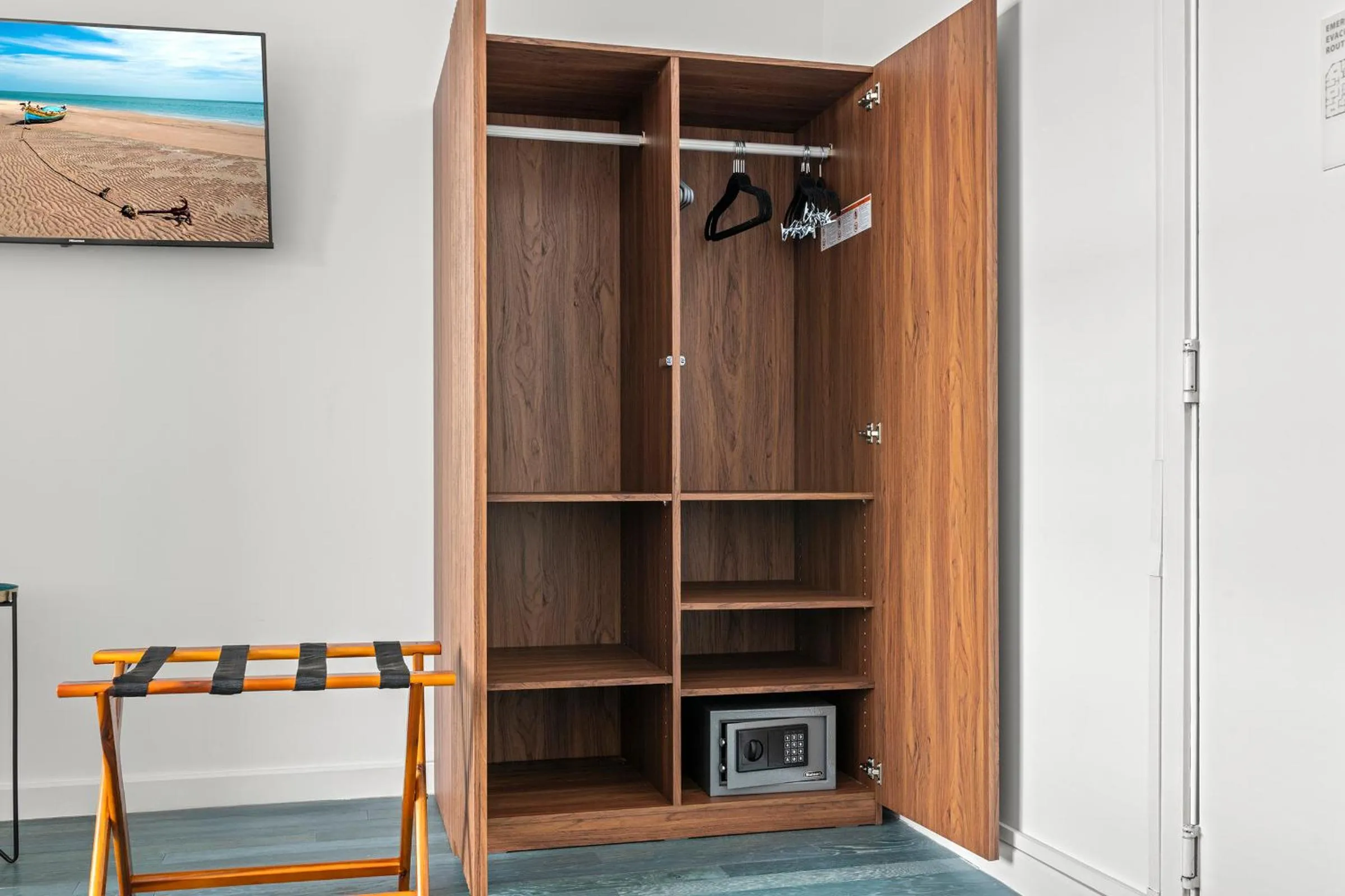 TV and multimedia in Global Luxury Suites at The Apex Miami