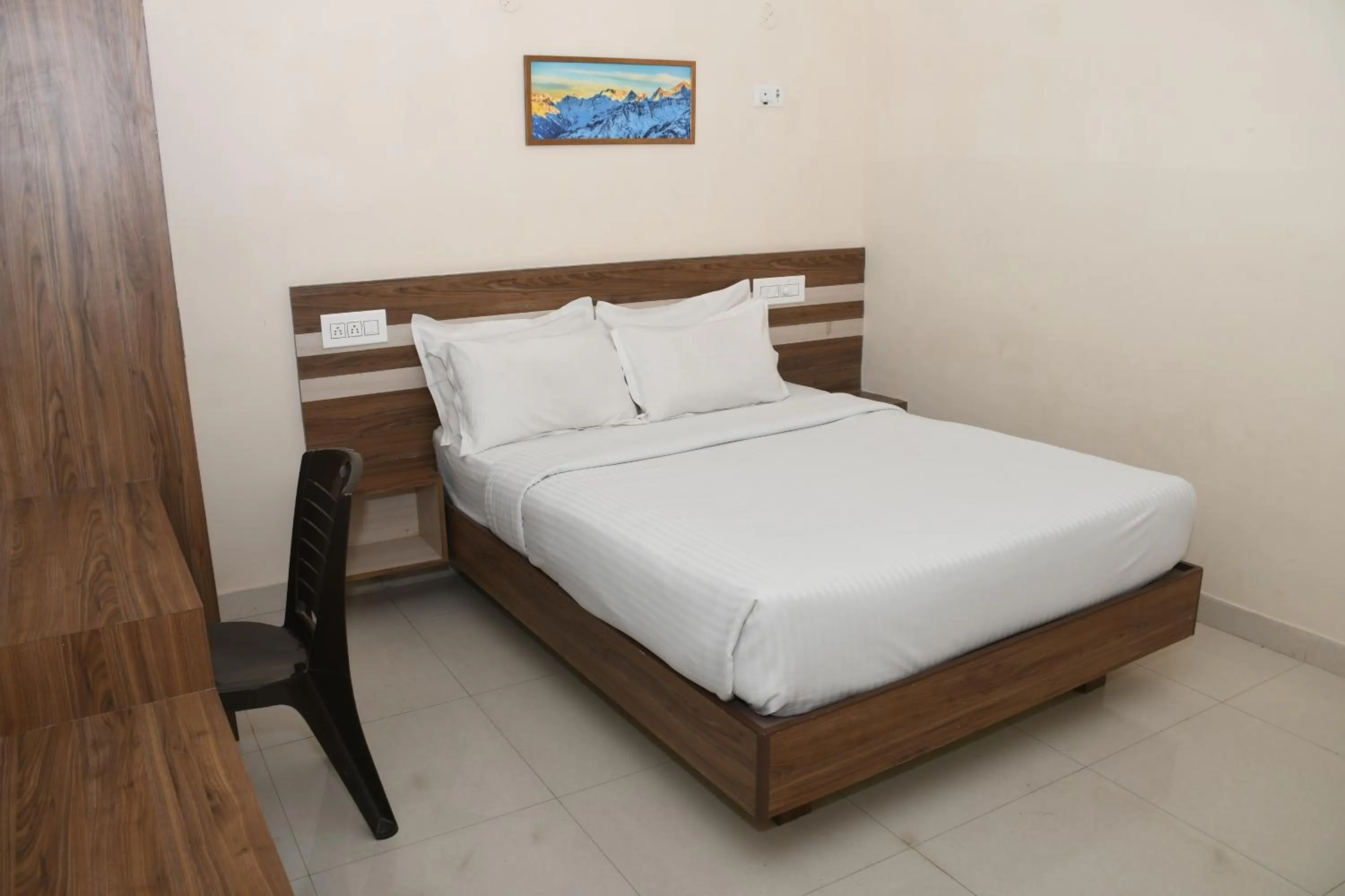 Bed in Vasantham Inn