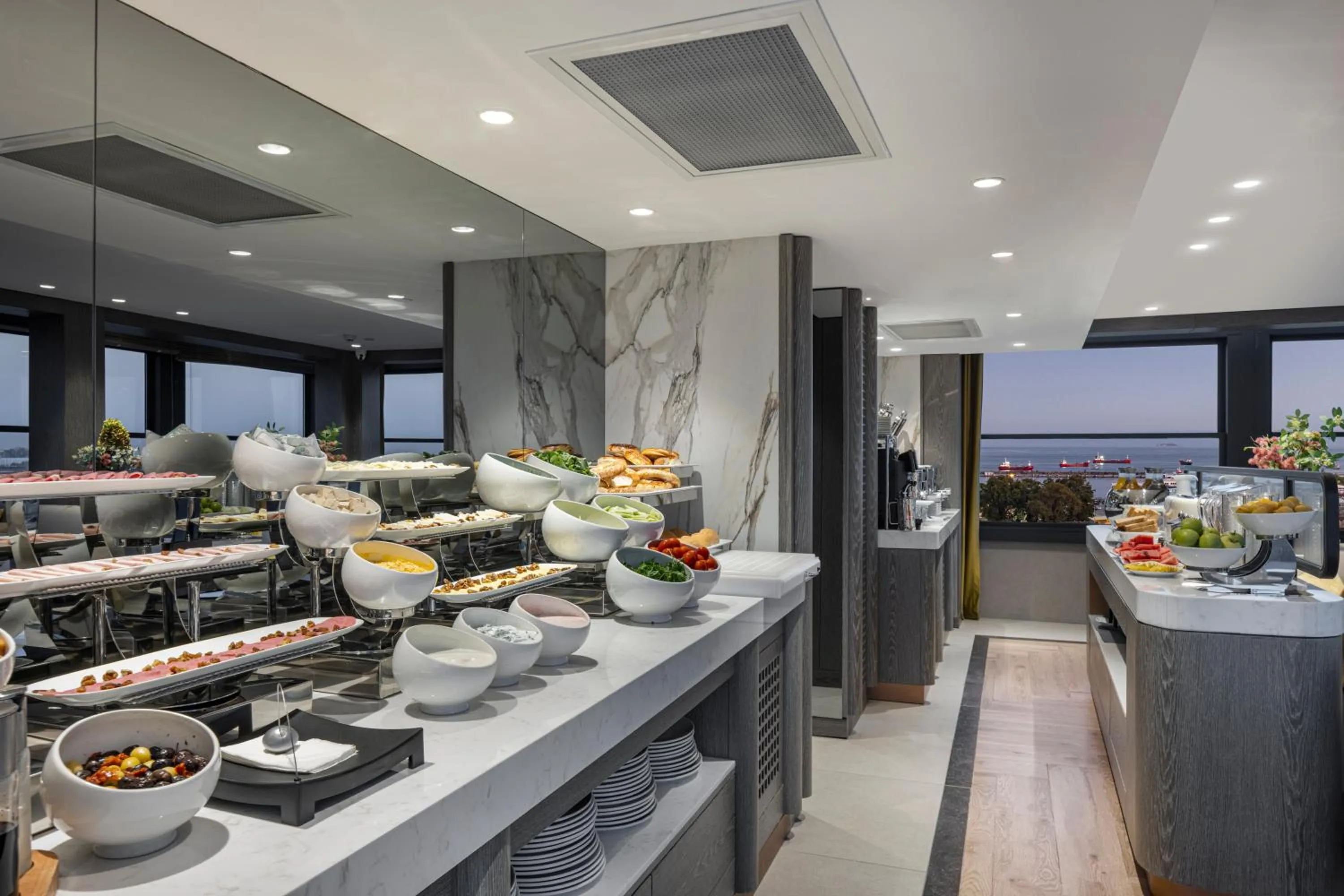 Breakfast in Lunet Old City Hotel