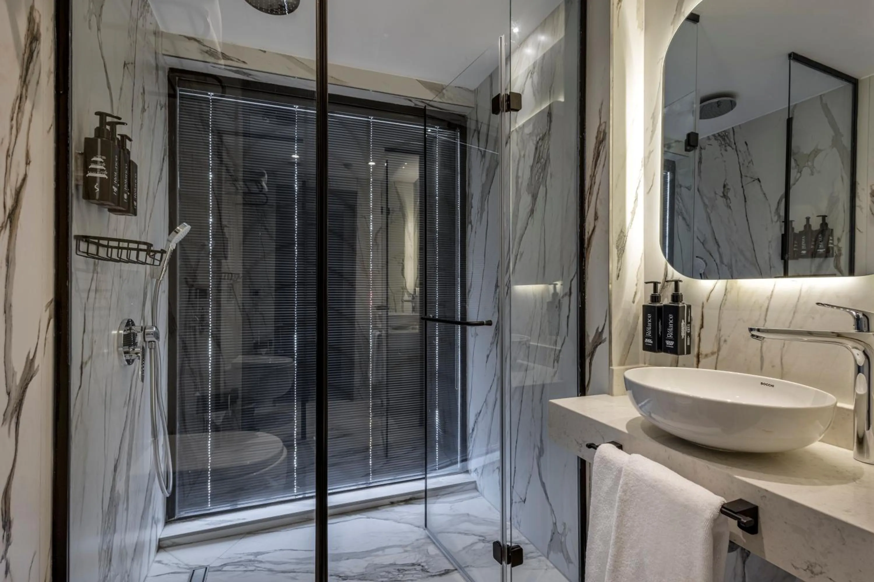 Bathroom in Lunet Old City Hotel