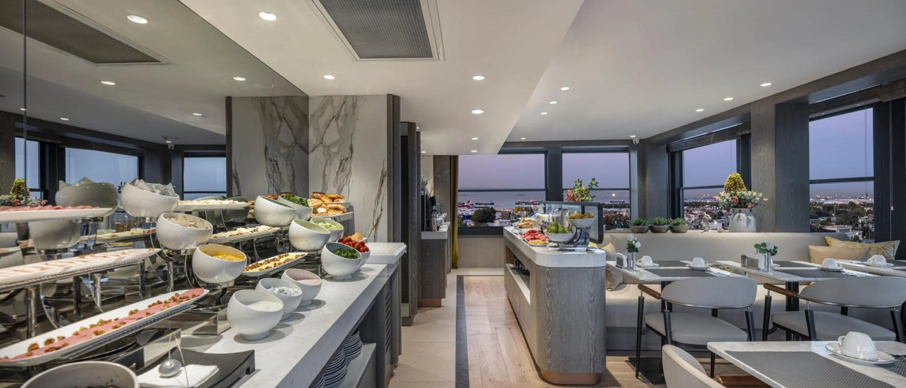 Breakfast in Lunet Old City Hotel