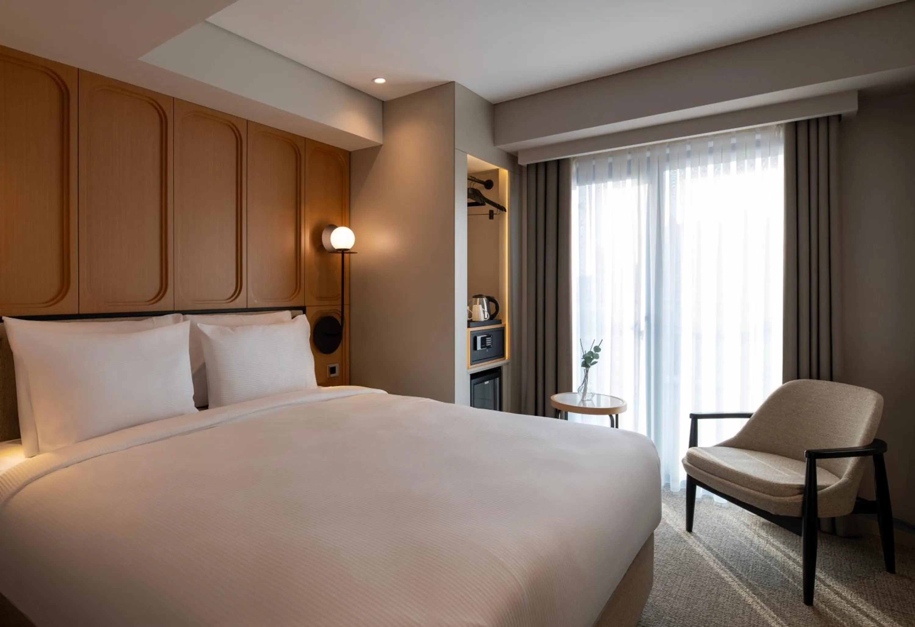 Photo of the whole room, Bed in Lunet Old City Hotel