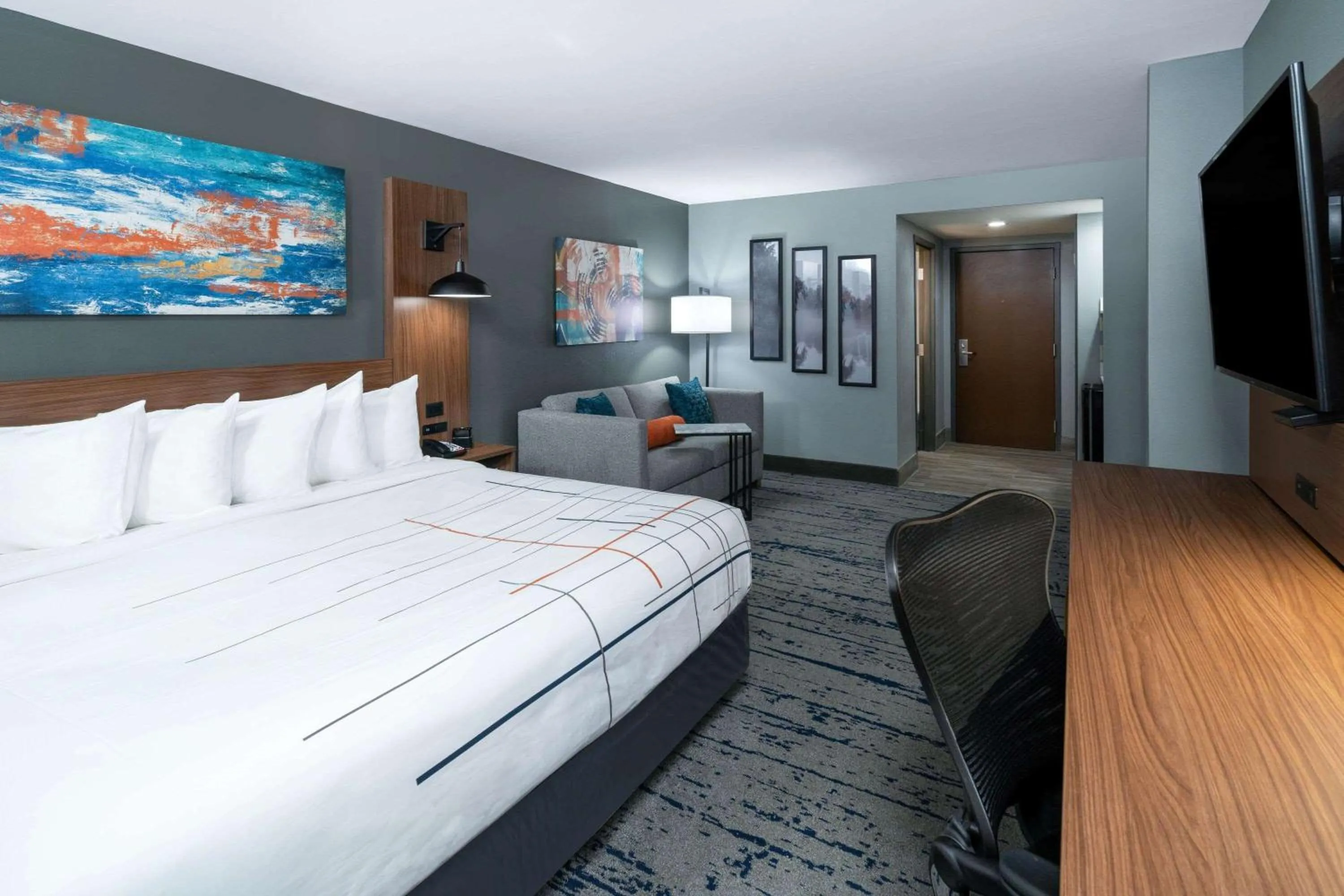 Photo of the whole room, Bed in La Quinta Inn & Suites by Wyndham-Albany GA