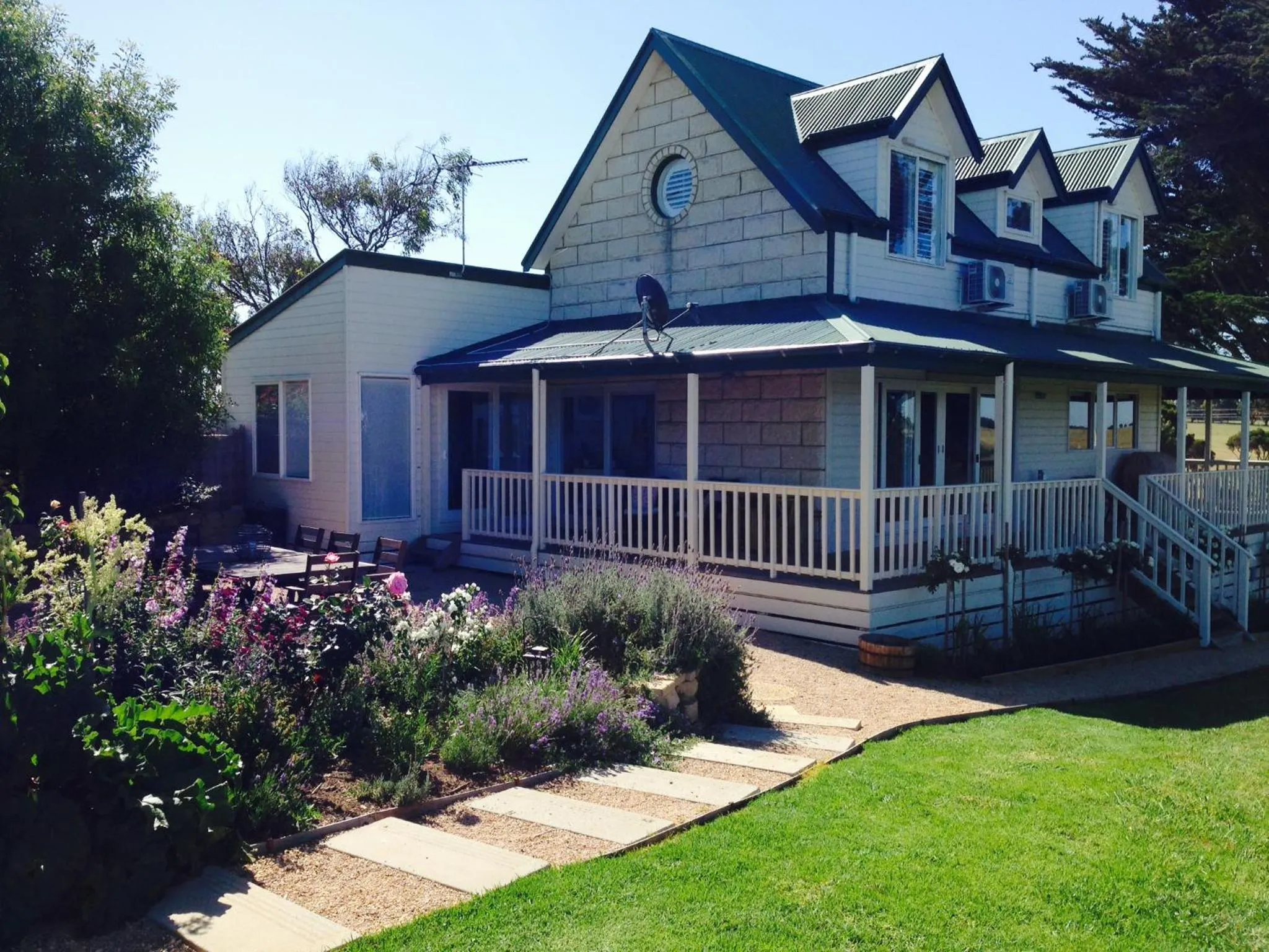 Property building in Grey Goose @ Smiths