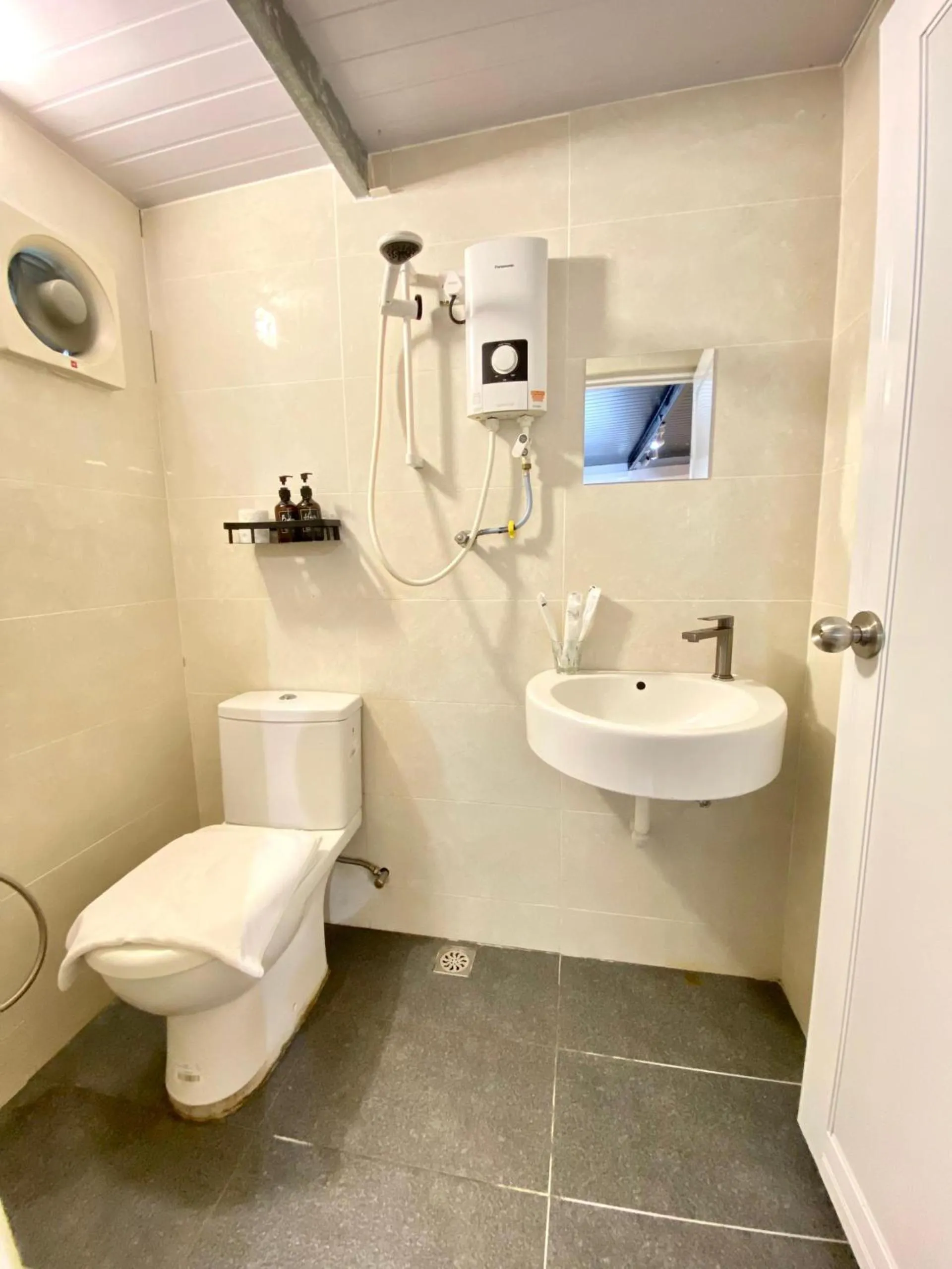 Shower in Bayu Bayu Hotel by Soft Loft