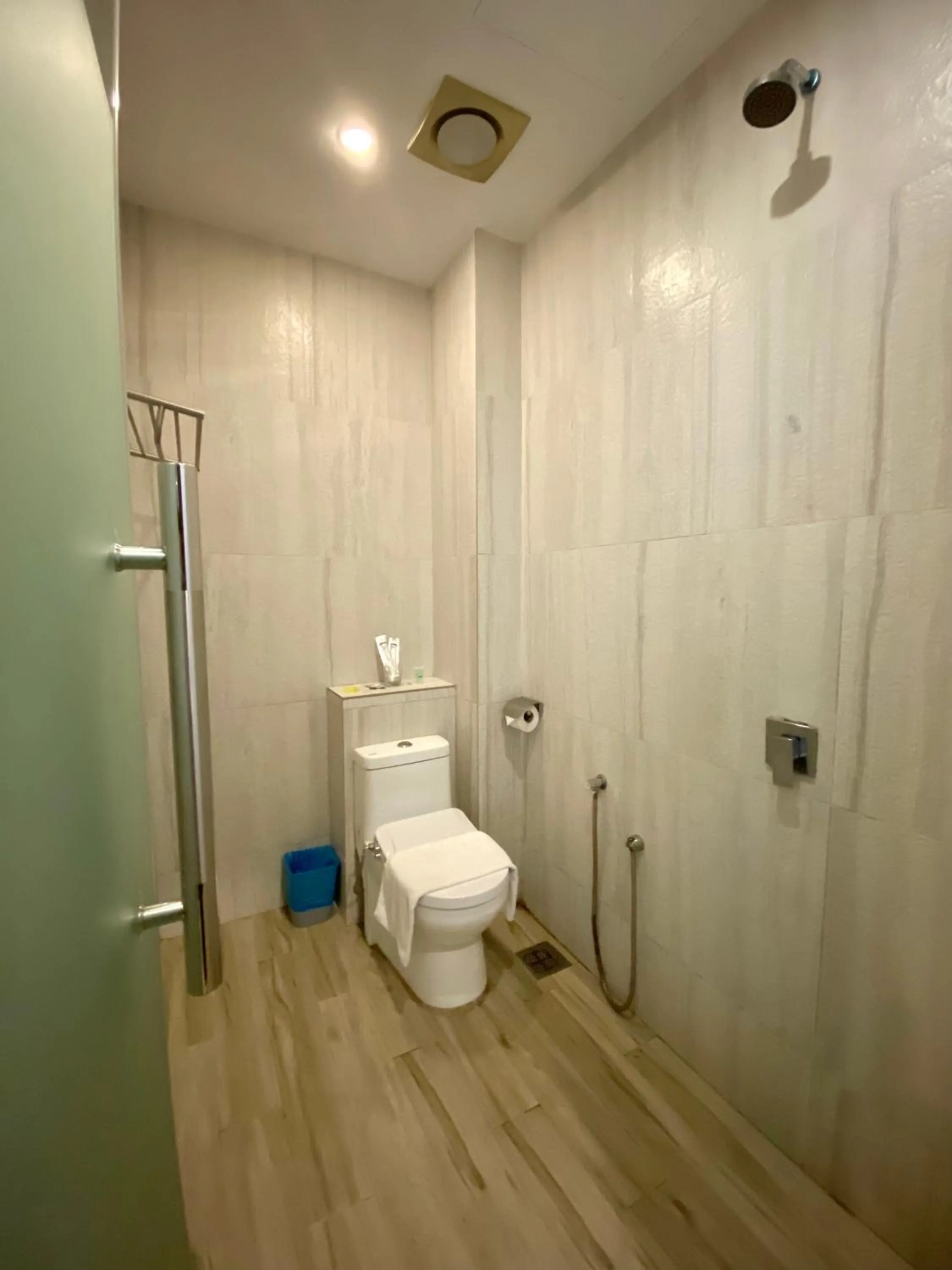 Shower in Bayu Bayu Hotel by Soft Loft