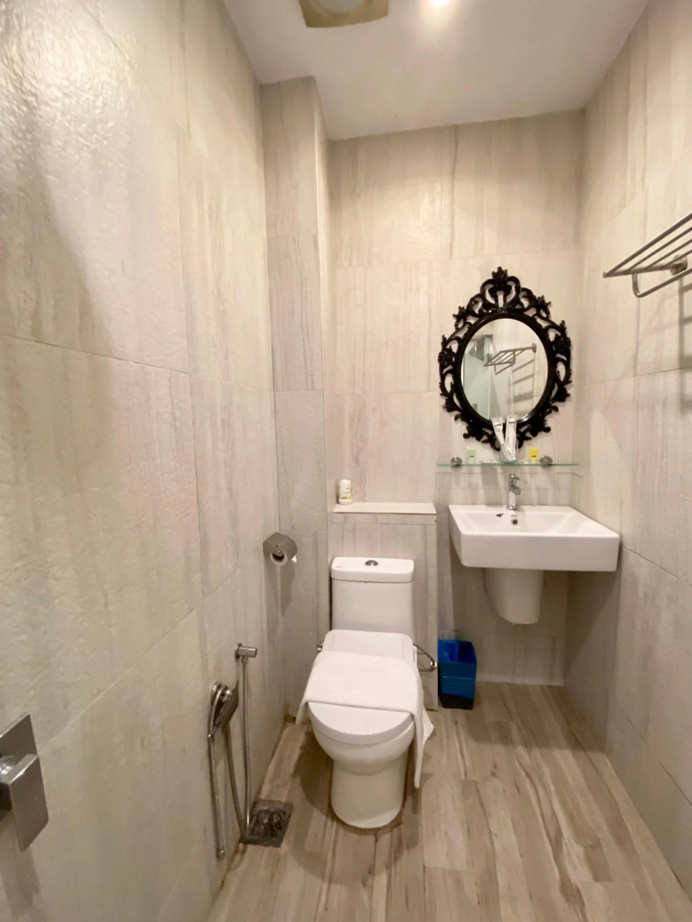 Toilet in Bayu Bayu Hotel by Soft Loft