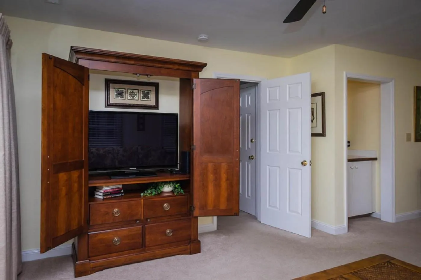 TV/Entertainment Center in Pawleys Plantation Golf & Country Club