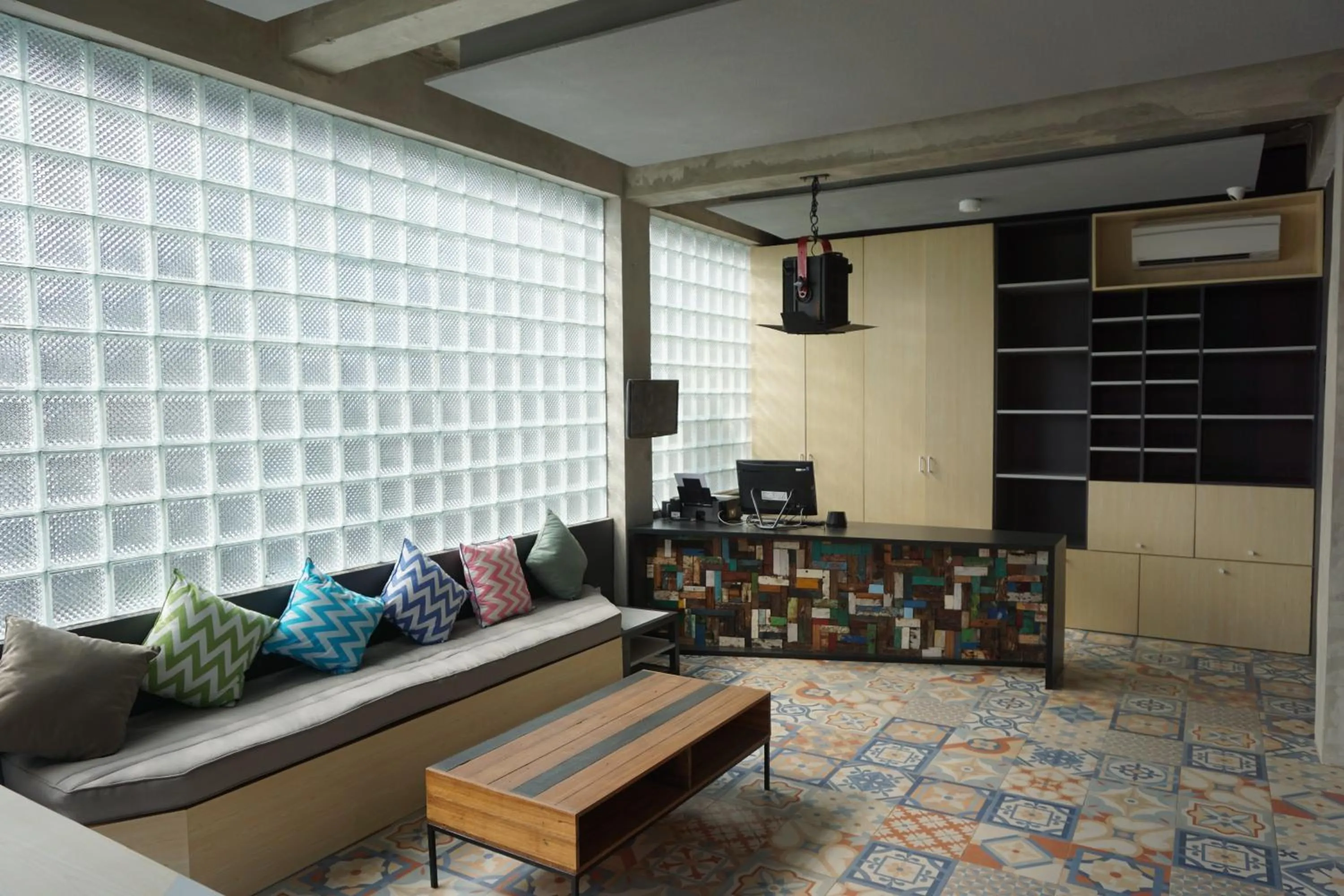 Communal lounge/ TV room in M Boutique Hostel