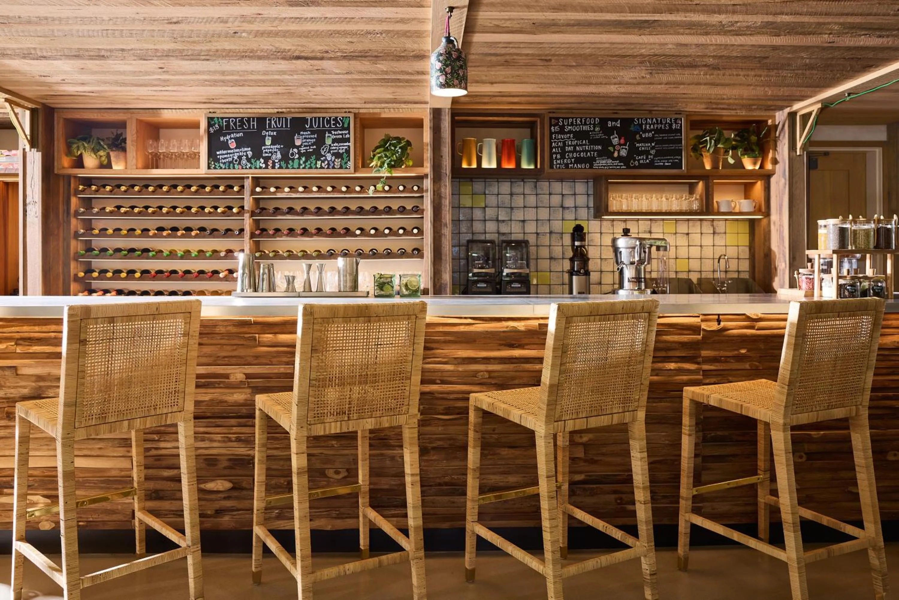 American breakfast in Treehouse Hotel Silicon Valley