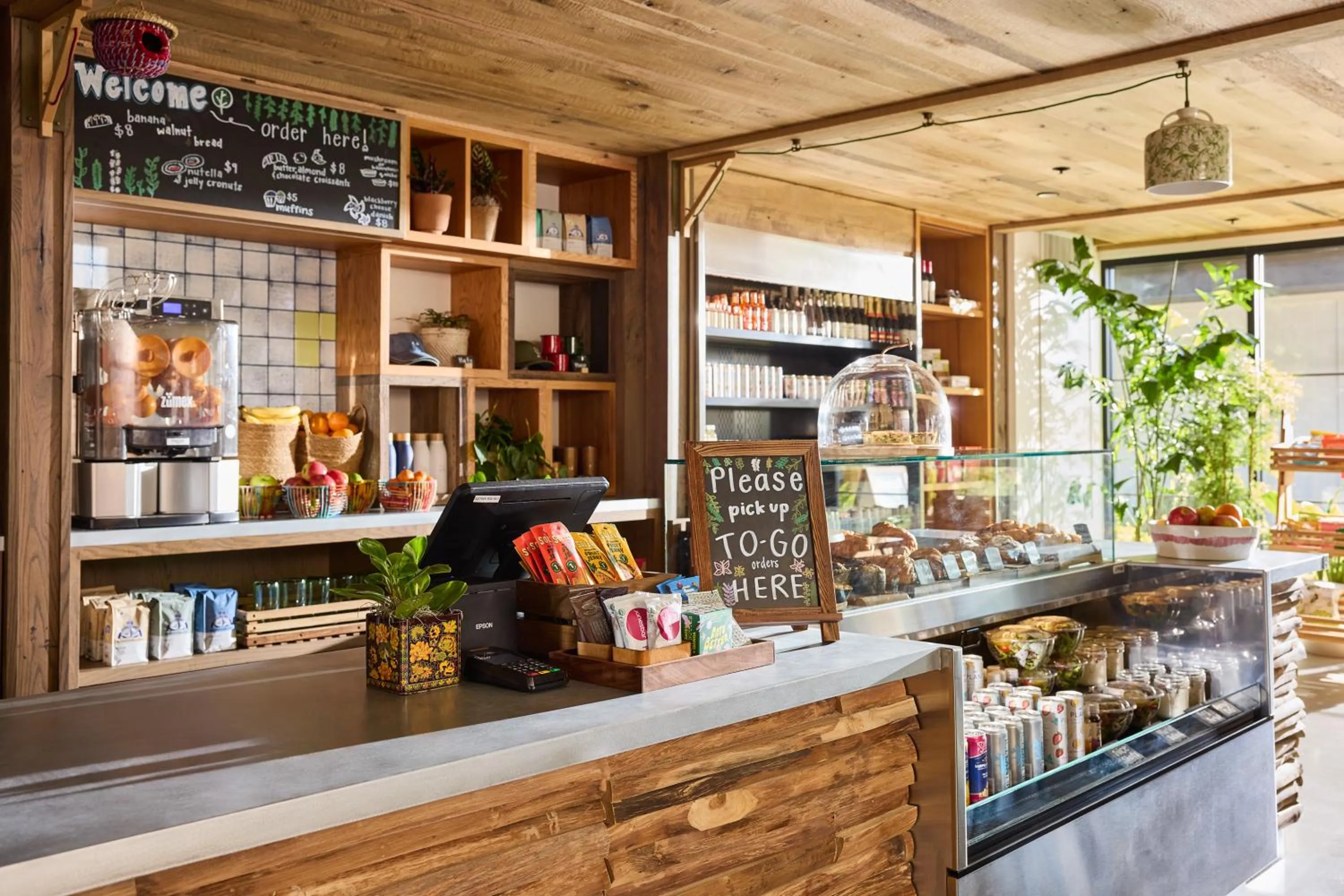 American breakfast in Treehouse Hotel Silicon Valley