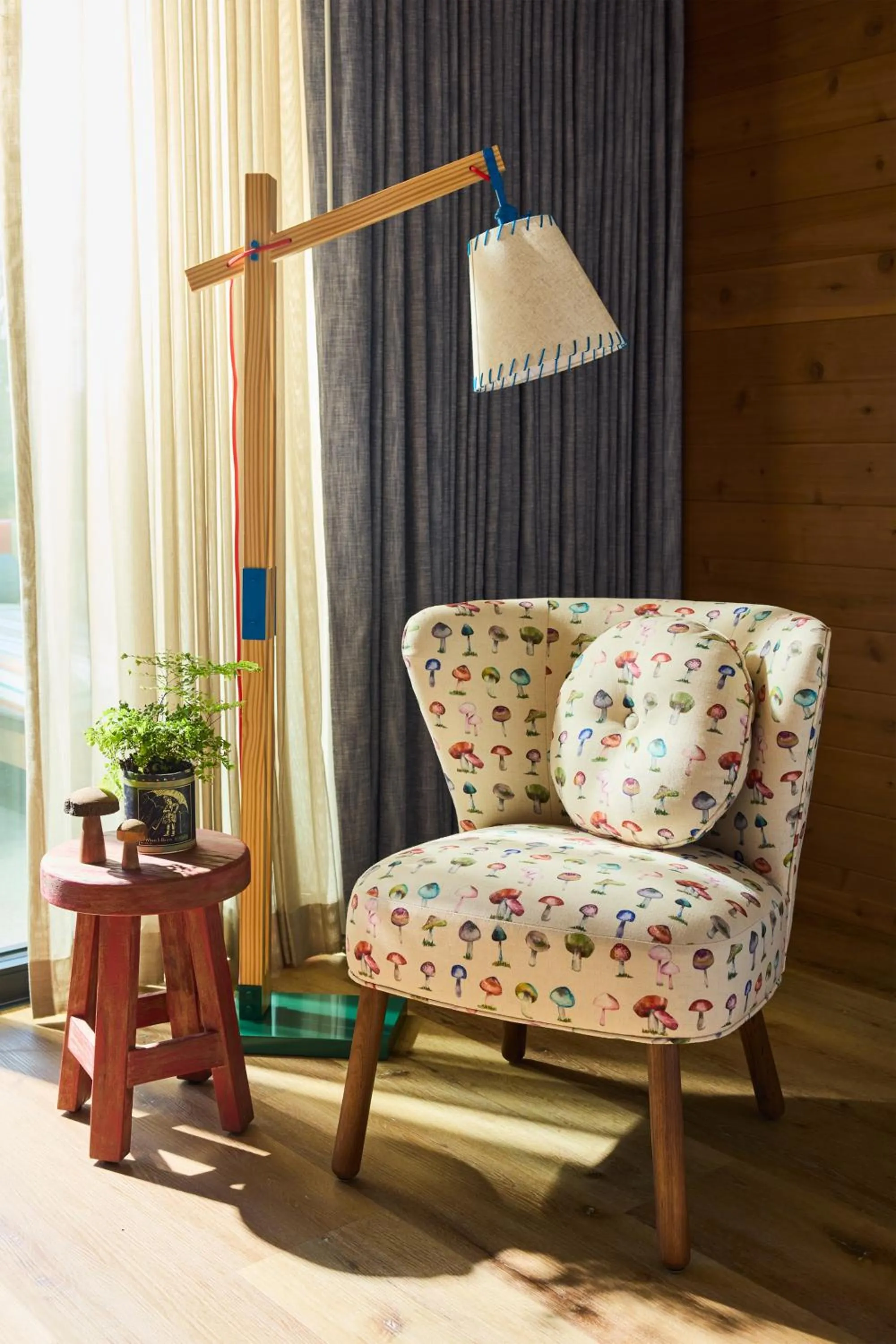 Seating area in Treehouse Hotel Silicon Valley