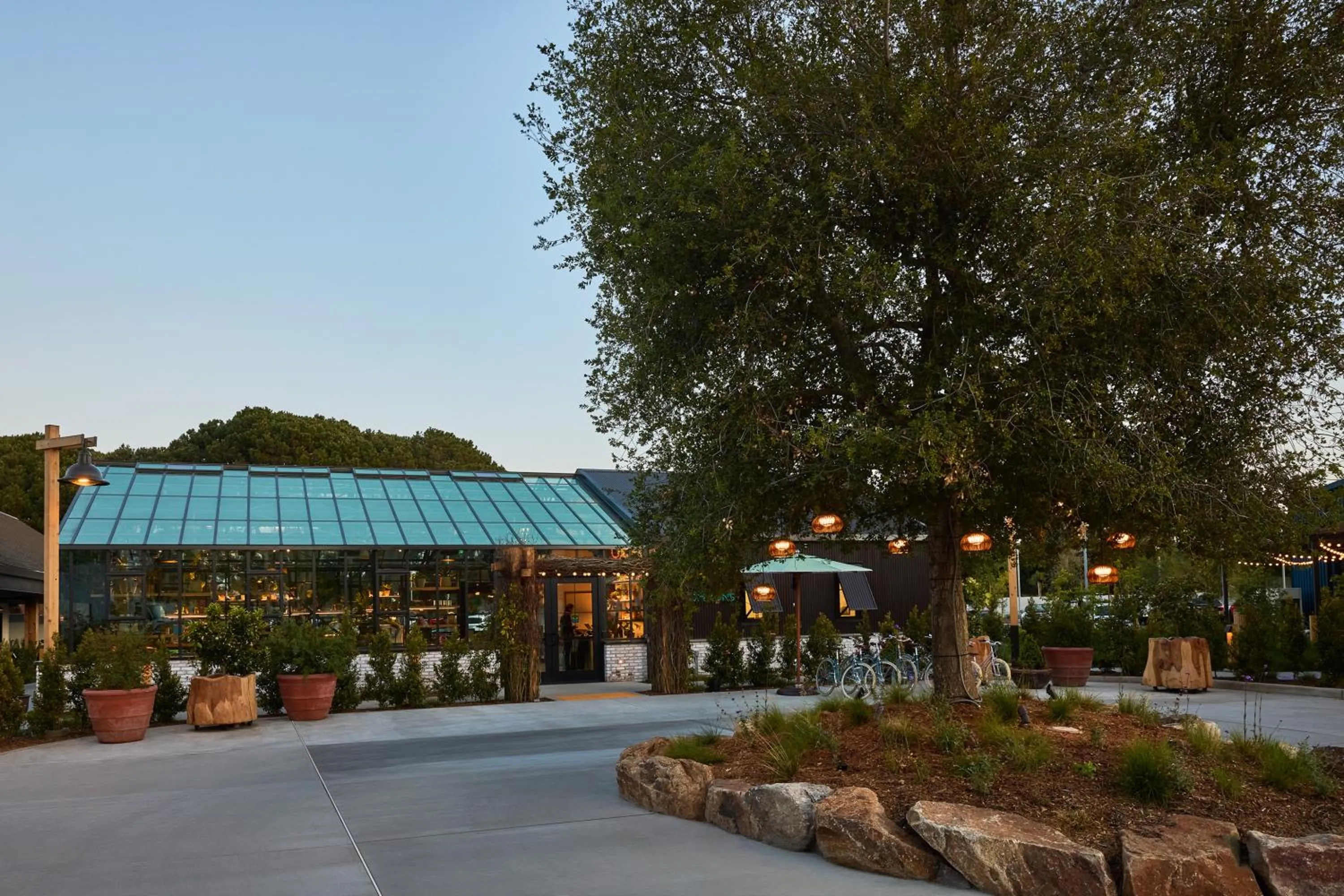 Facade/entrance in Treehouse Hotel Silicon Valley