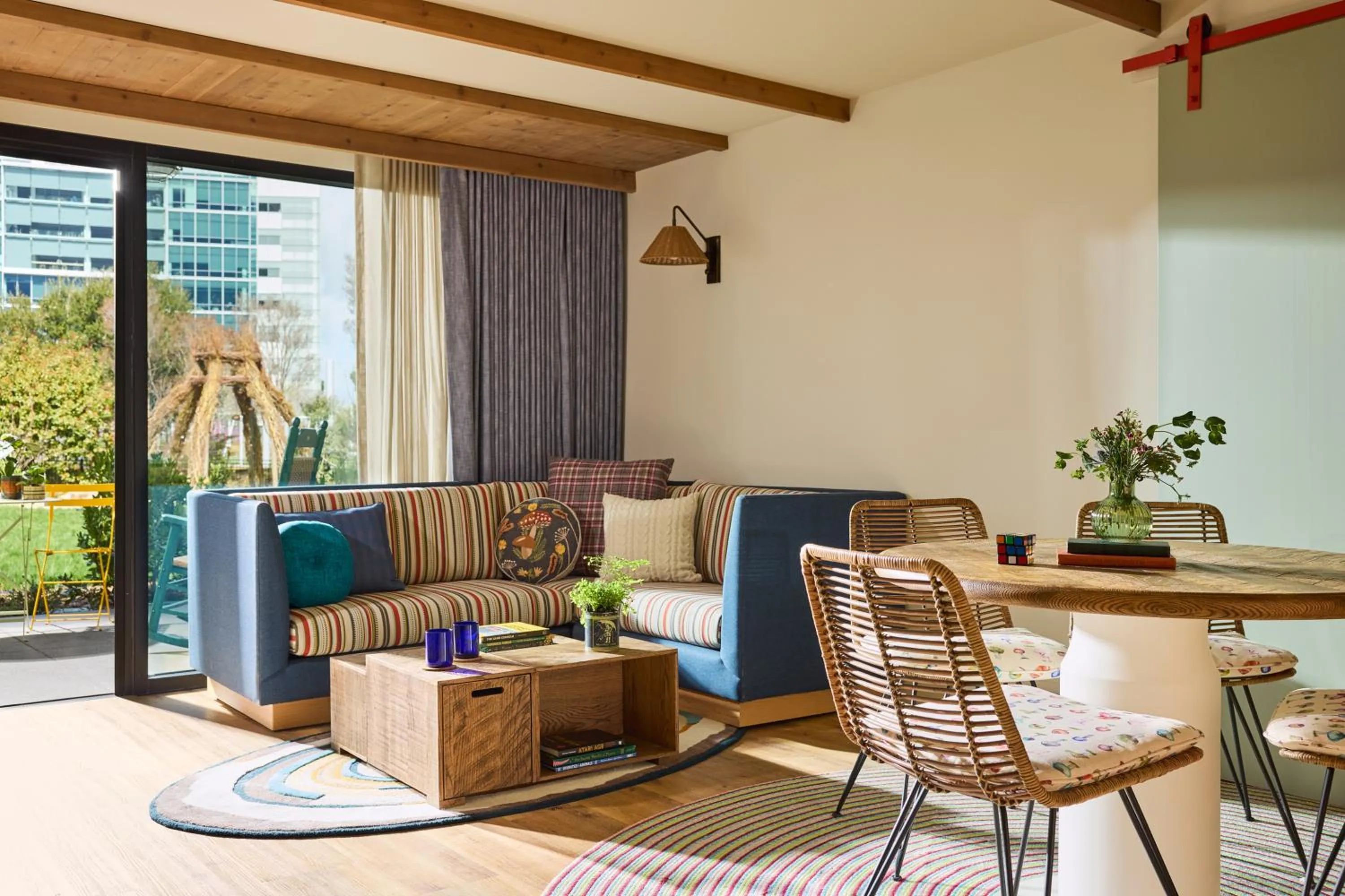 Living room in Treehouse Hotel Silicon Valley