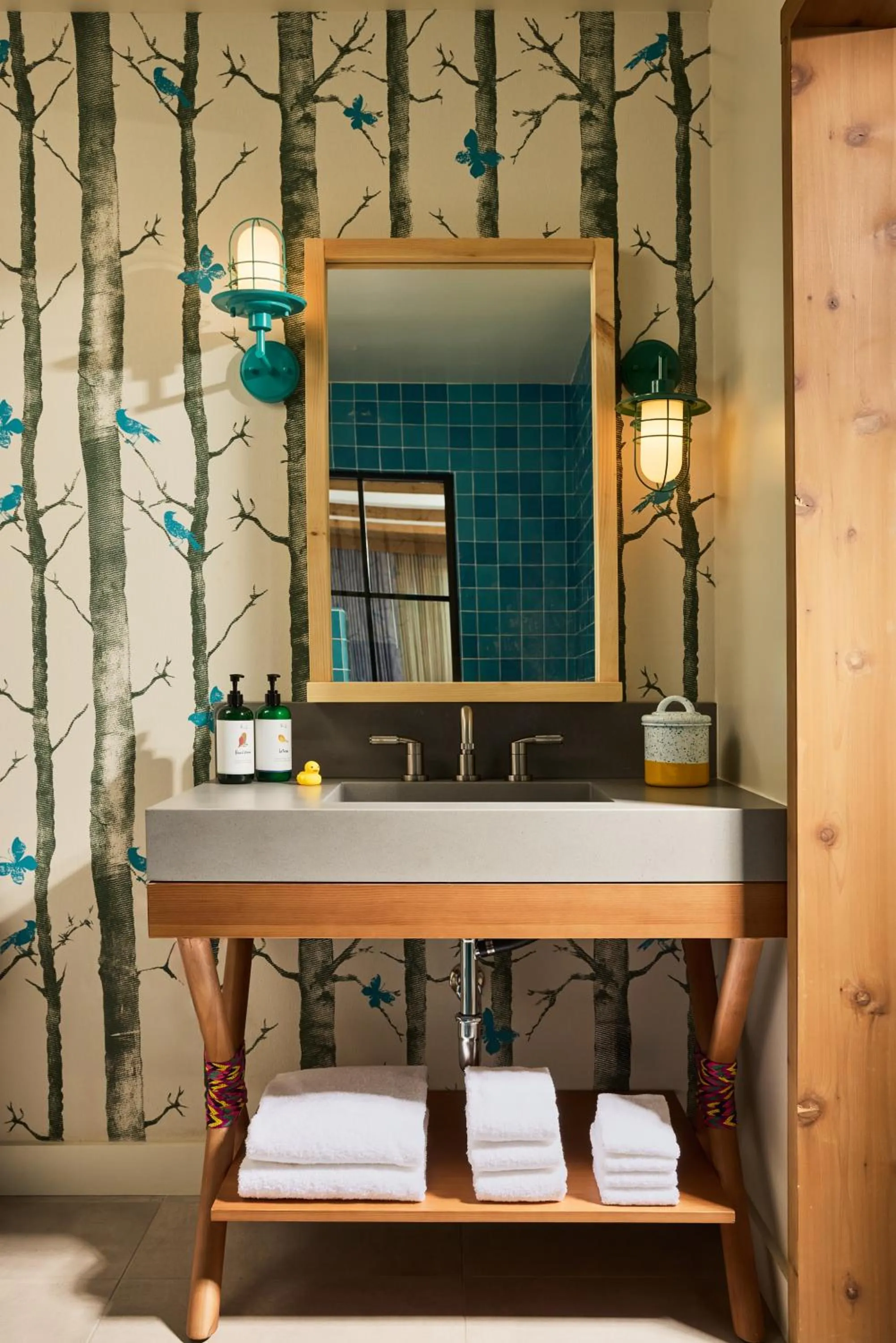 Bathroom in Treehouse Hotel Silicon Valley
