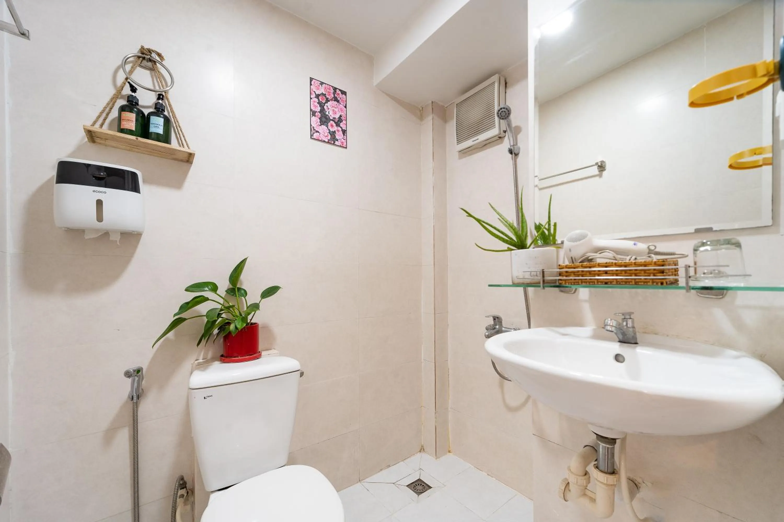 Toilet in Galaxy Boutique Sai Gon Central Hotel