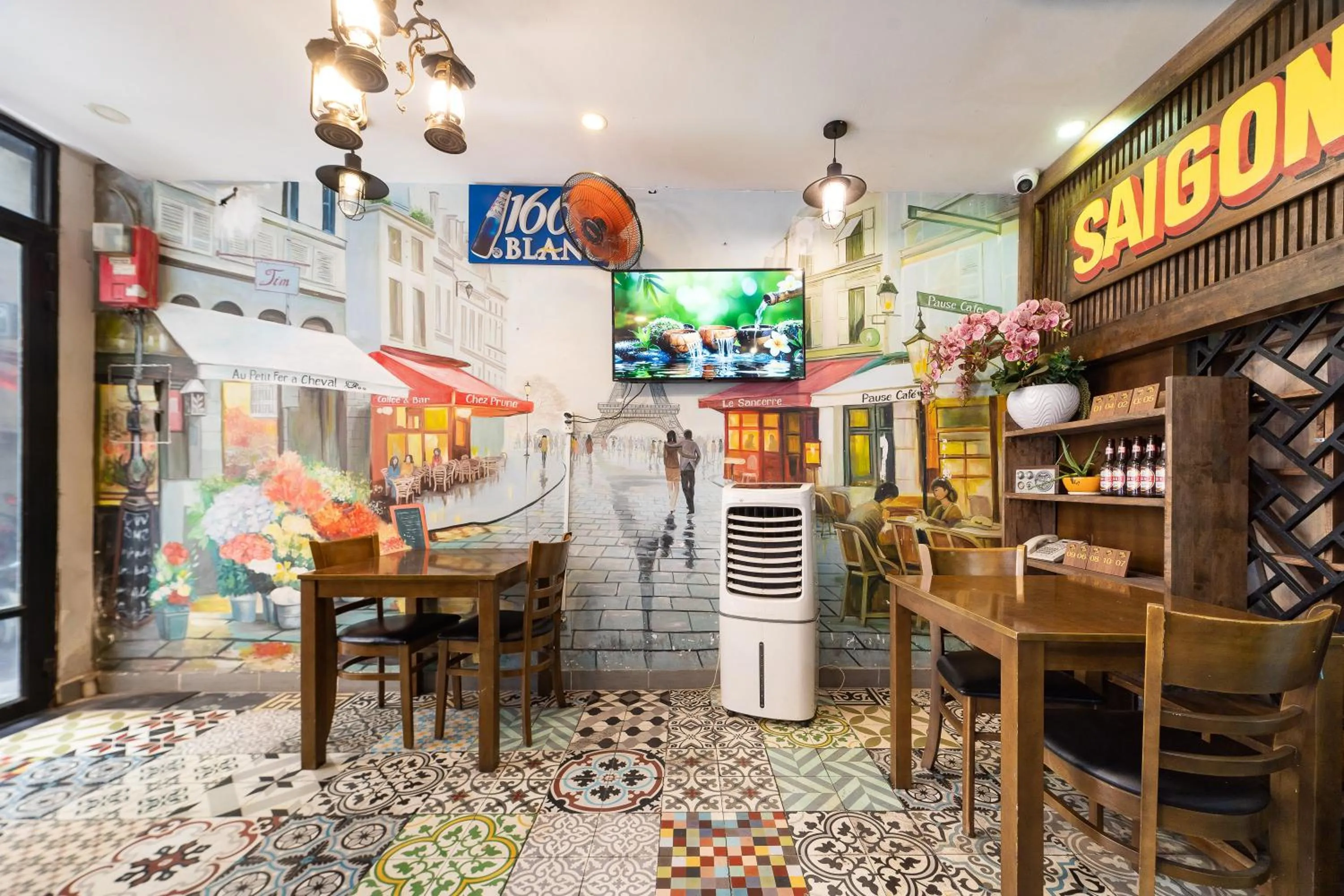 Communal lounge/ TV room in Galaxy Boutique Sai Gon Central Hotel