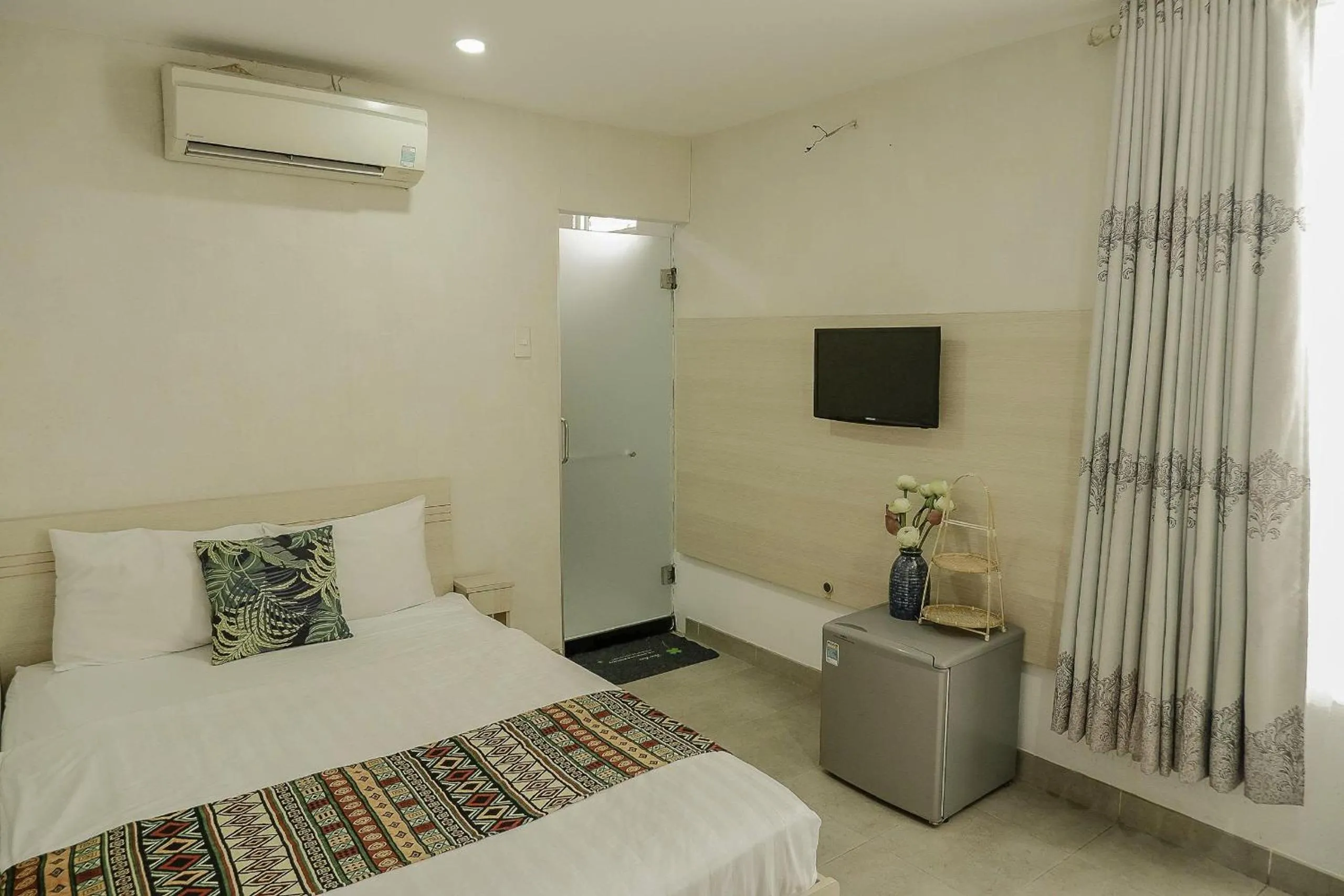 Bedroom, Bed in Galaxy Boutique Sai Gon Central Hotel