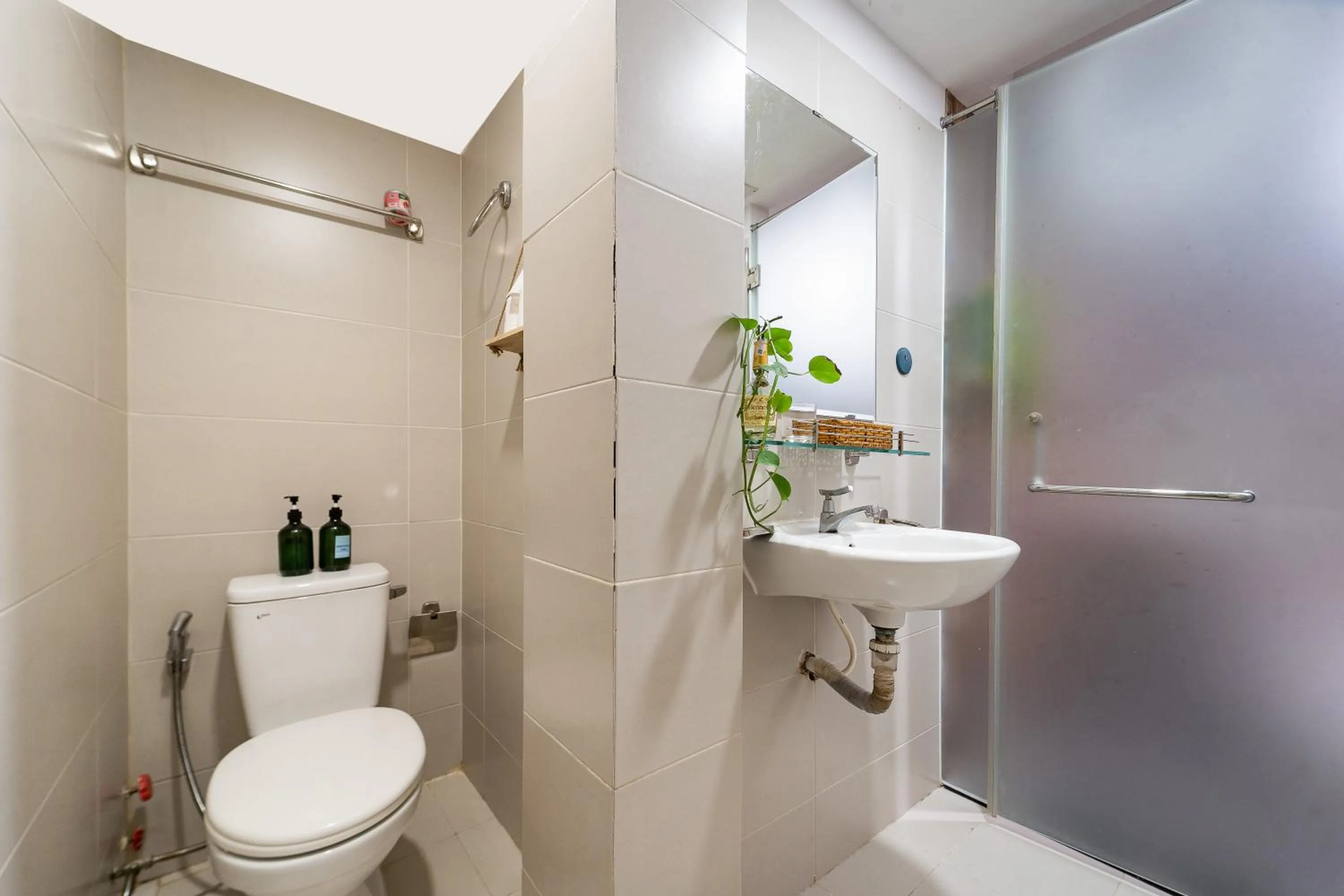 Shower in Galaxy Boutique Sai Gon Central Hotel