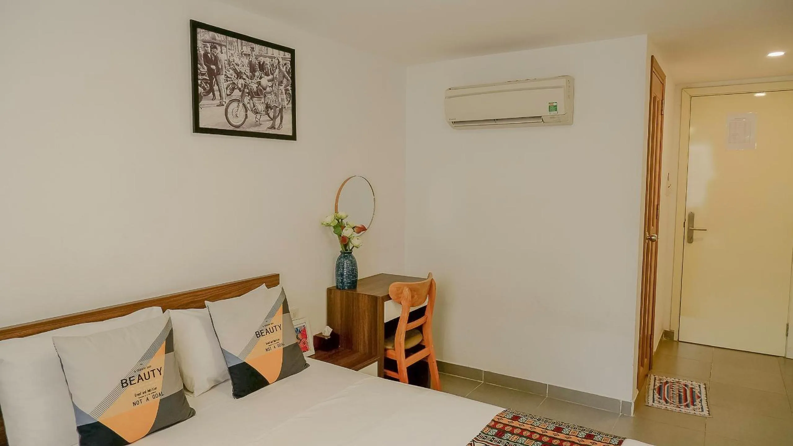 Bed in Galaxy Boutique Sai Gon Central Hotel